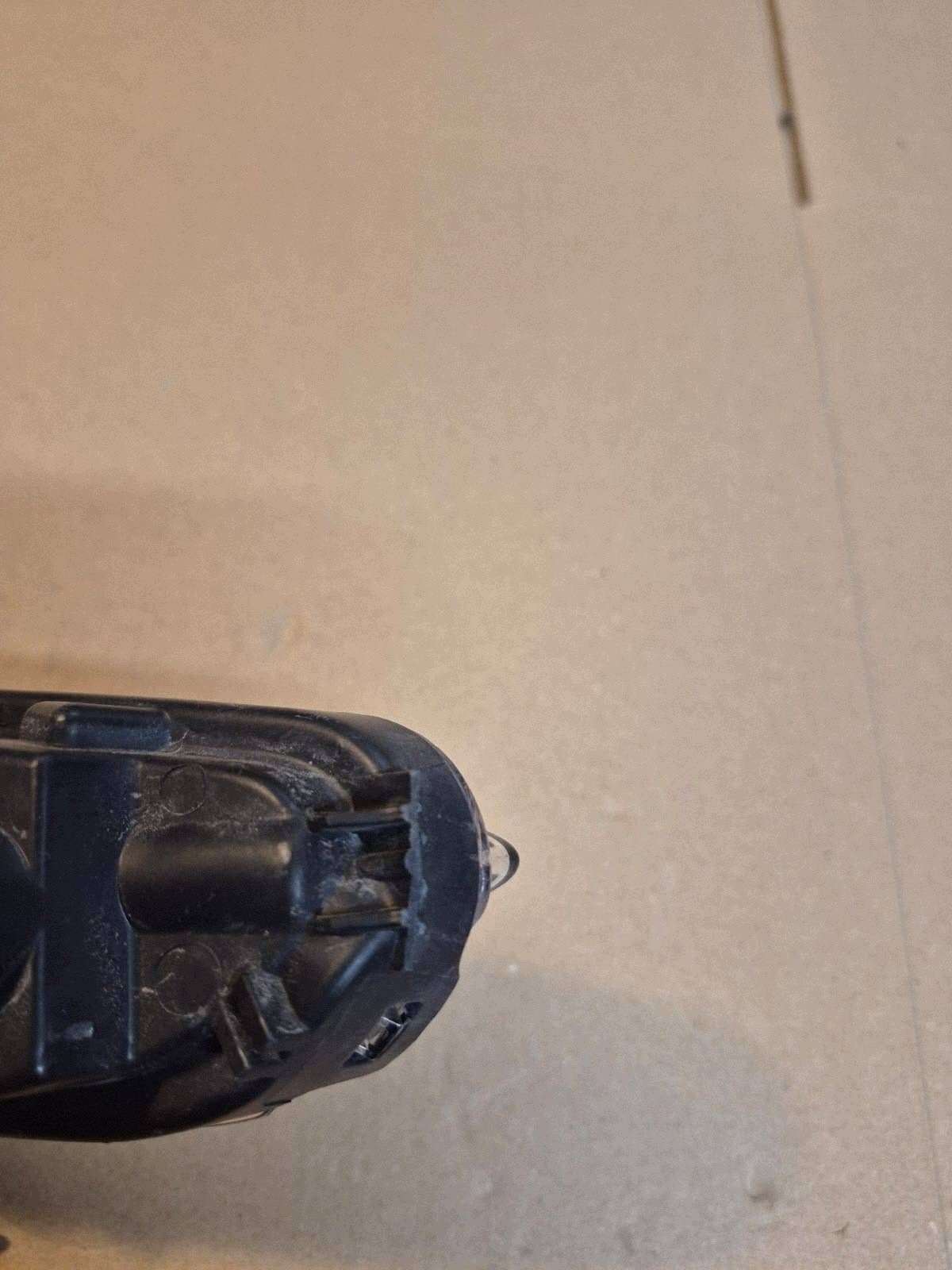 Farol Halogéneo Dianteiro Esquerdo BMW i3 OEM 90156474 image 3