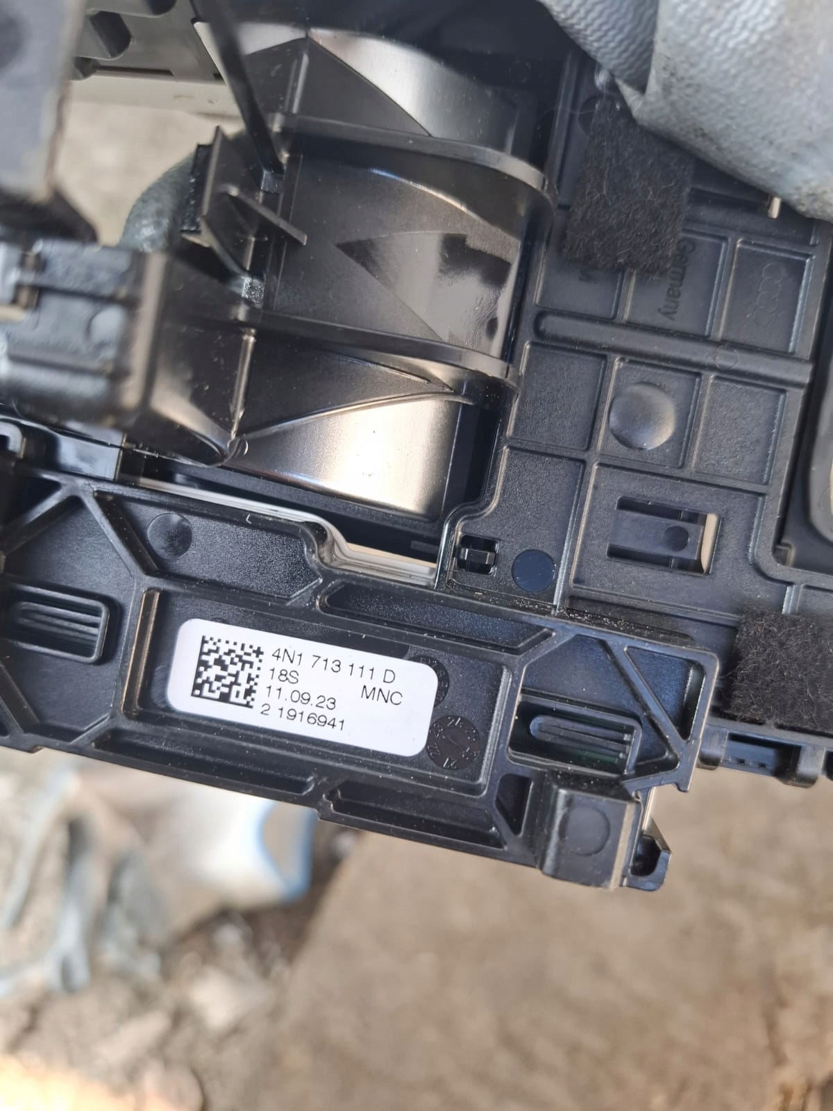 Levier de frein à main OEM 4N1713111D Audi Q8 image 4