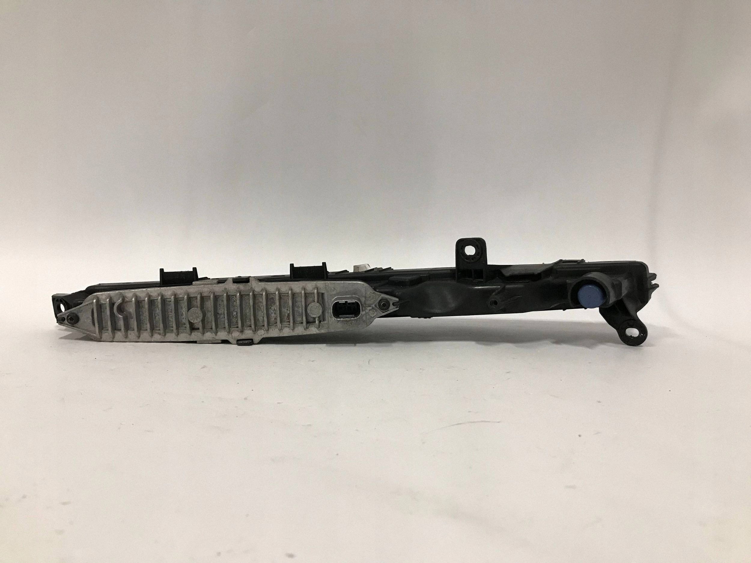 Left Halogen LED Indicator OEM 9Y0941181A Porsche image 3