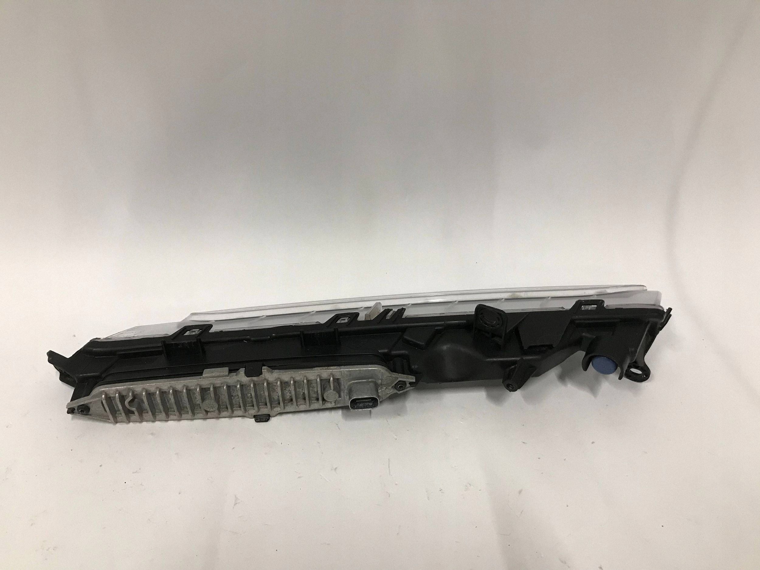 Left Halogen LED Indicator OEM 9Y0941181A Porsche image 4