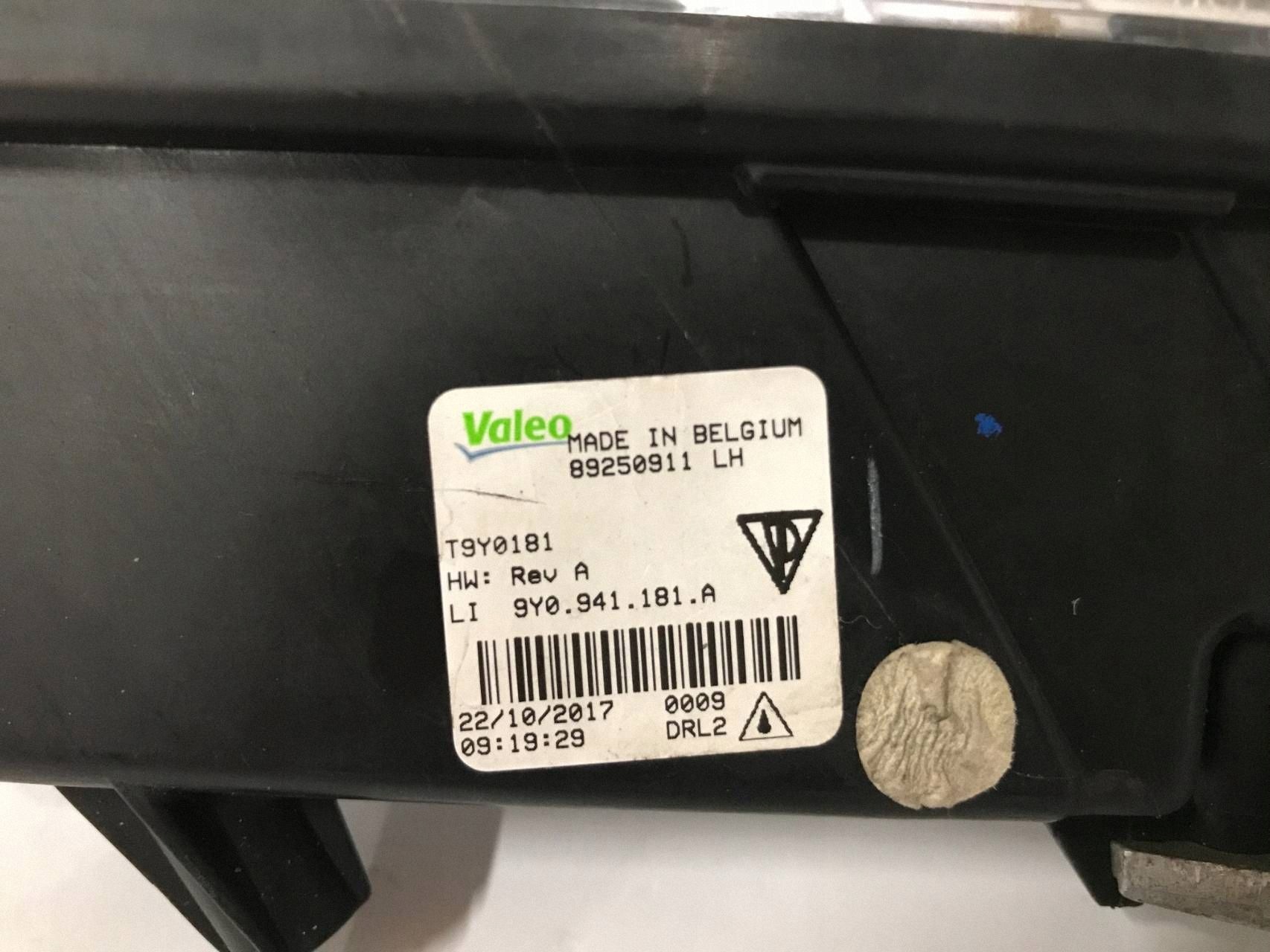 Left Halogen LED Indicator OEM 9Y0941181A Porsche image 5