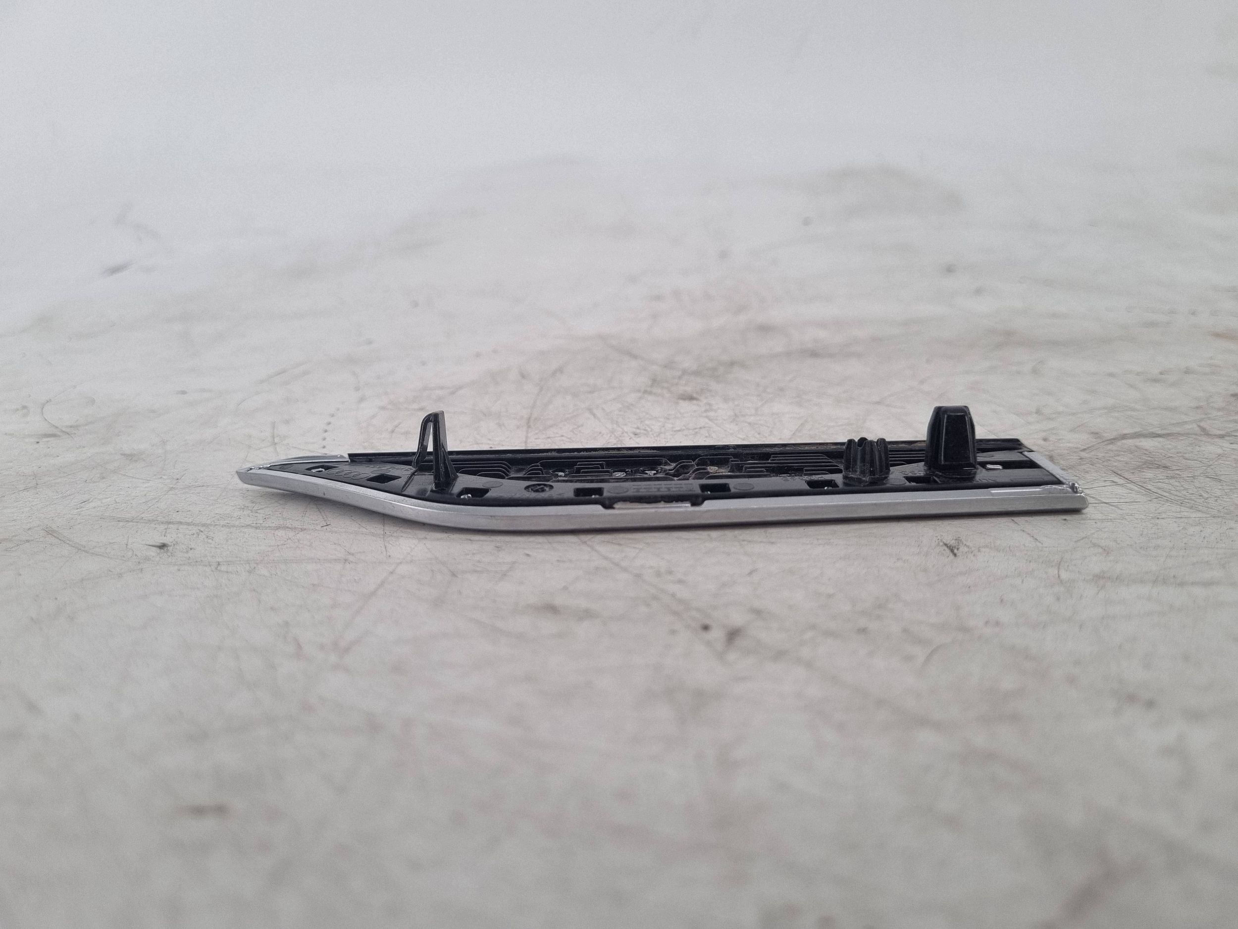 Emblema Puerta Audi S5 F5 Derecho OEM 8W6853602C image 4
