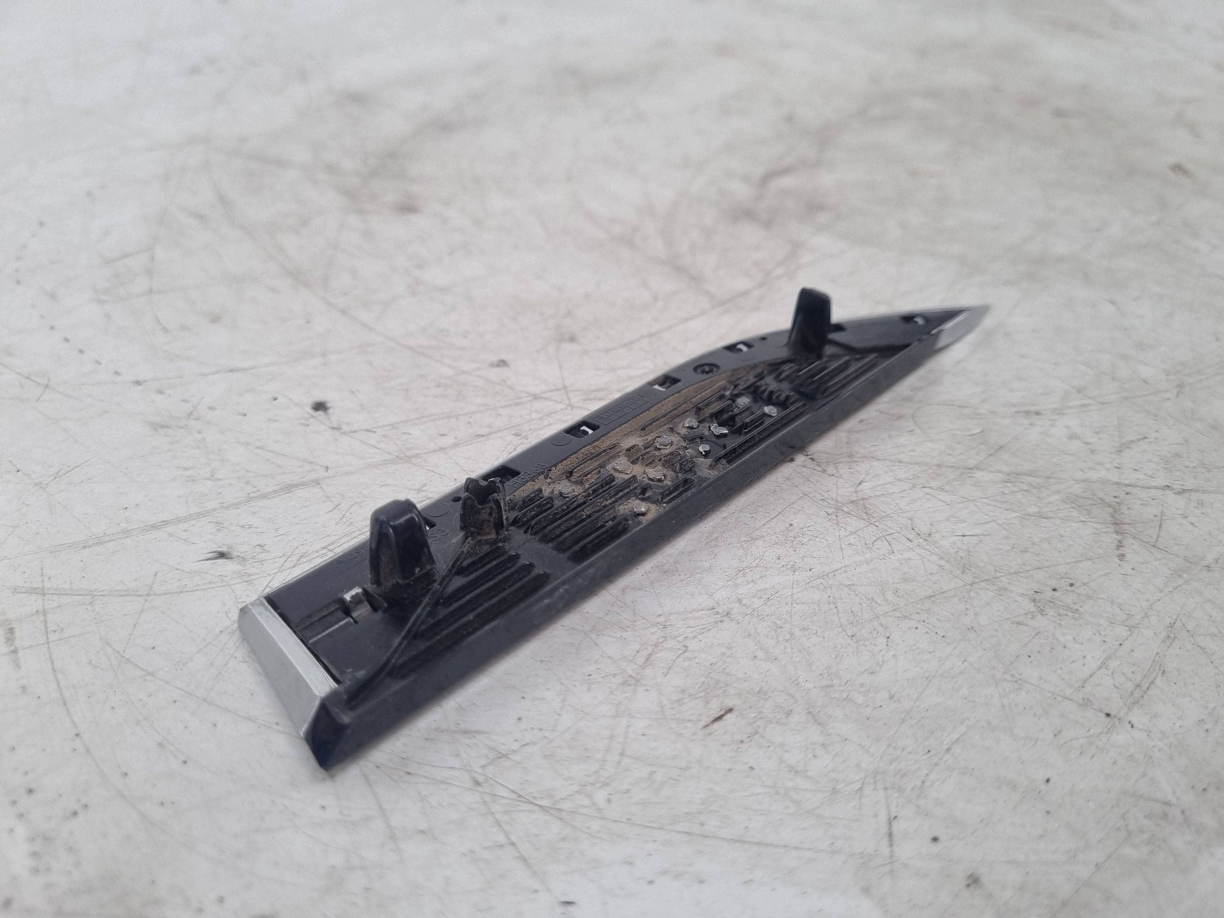 Emblema Puerta Audi S5 F5 Derecho OEM 8W6853602C image 5