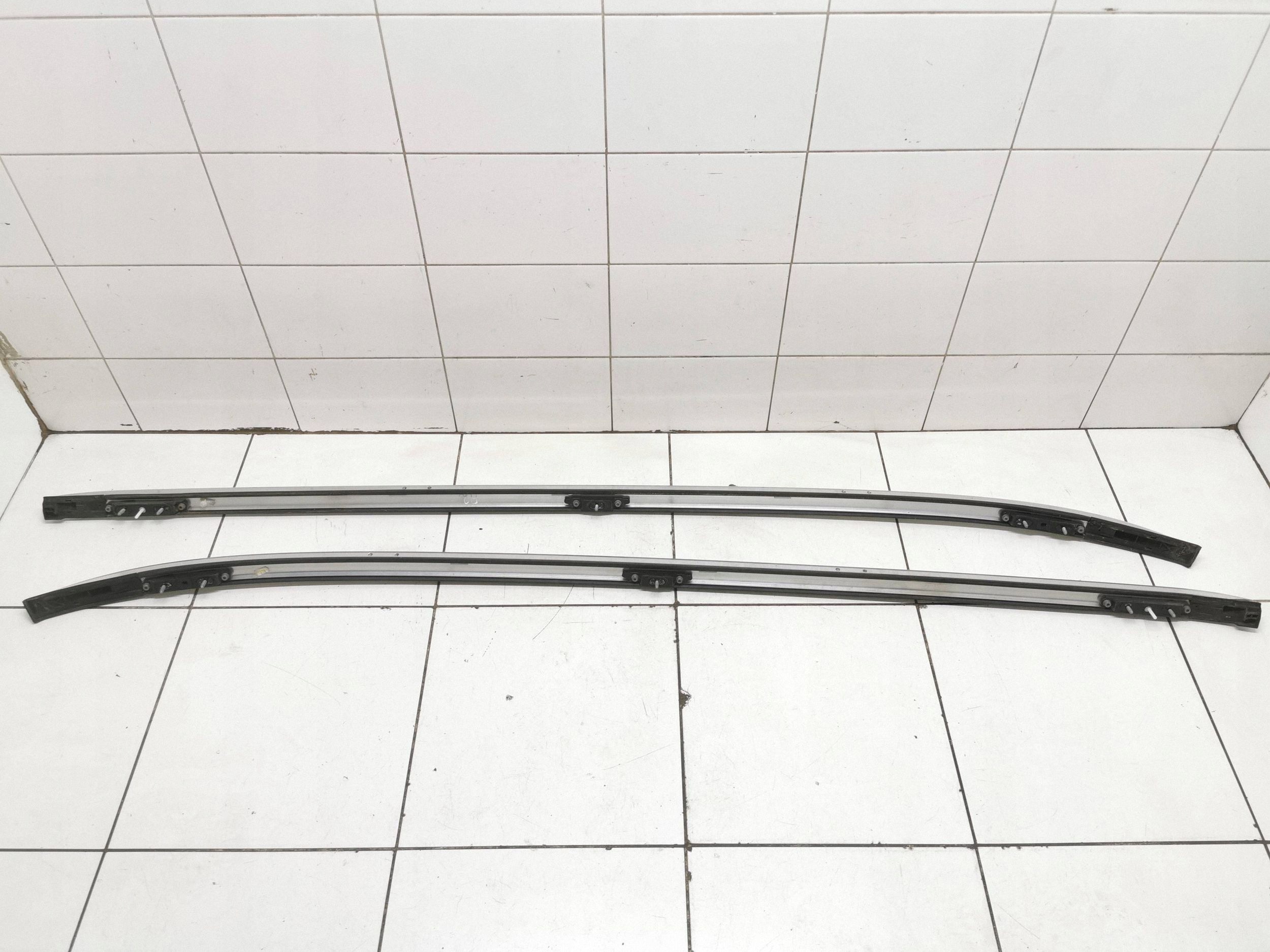 Toyota Auris kattotankit OEM 6346002030 - Käytetty