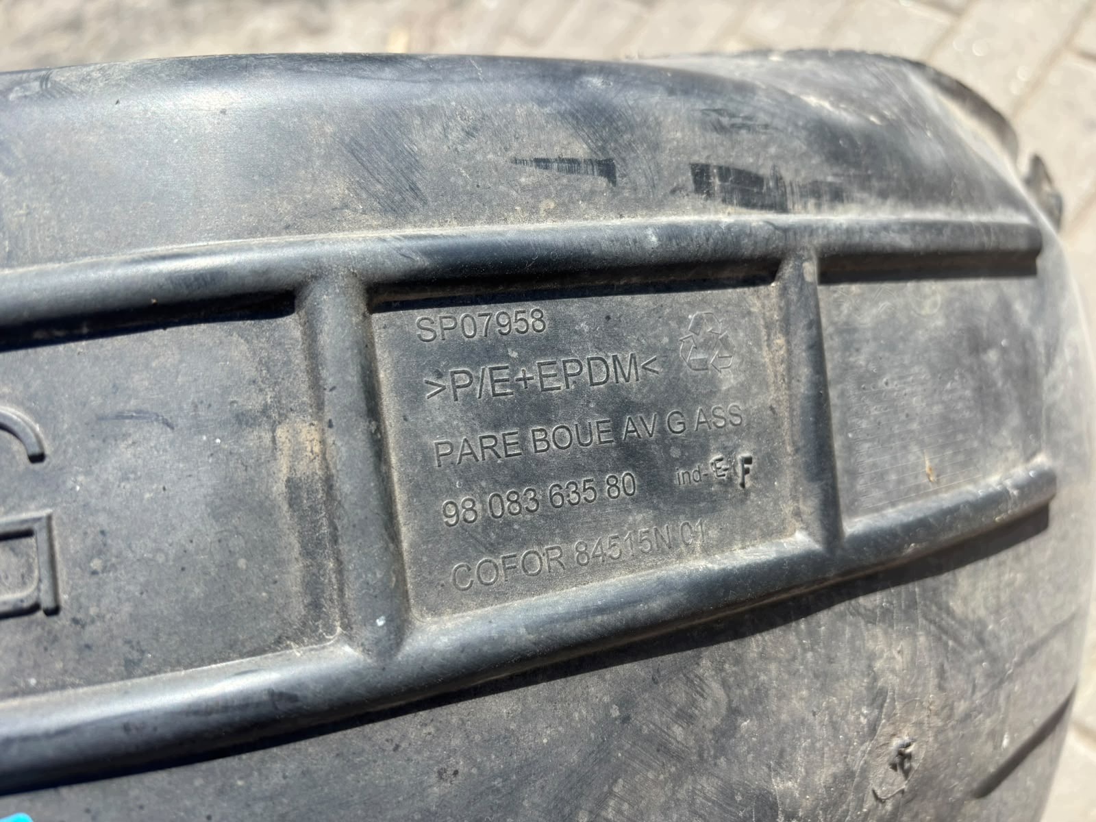 Vasen etulokasuoja OEM 9808363580 - Käytetty