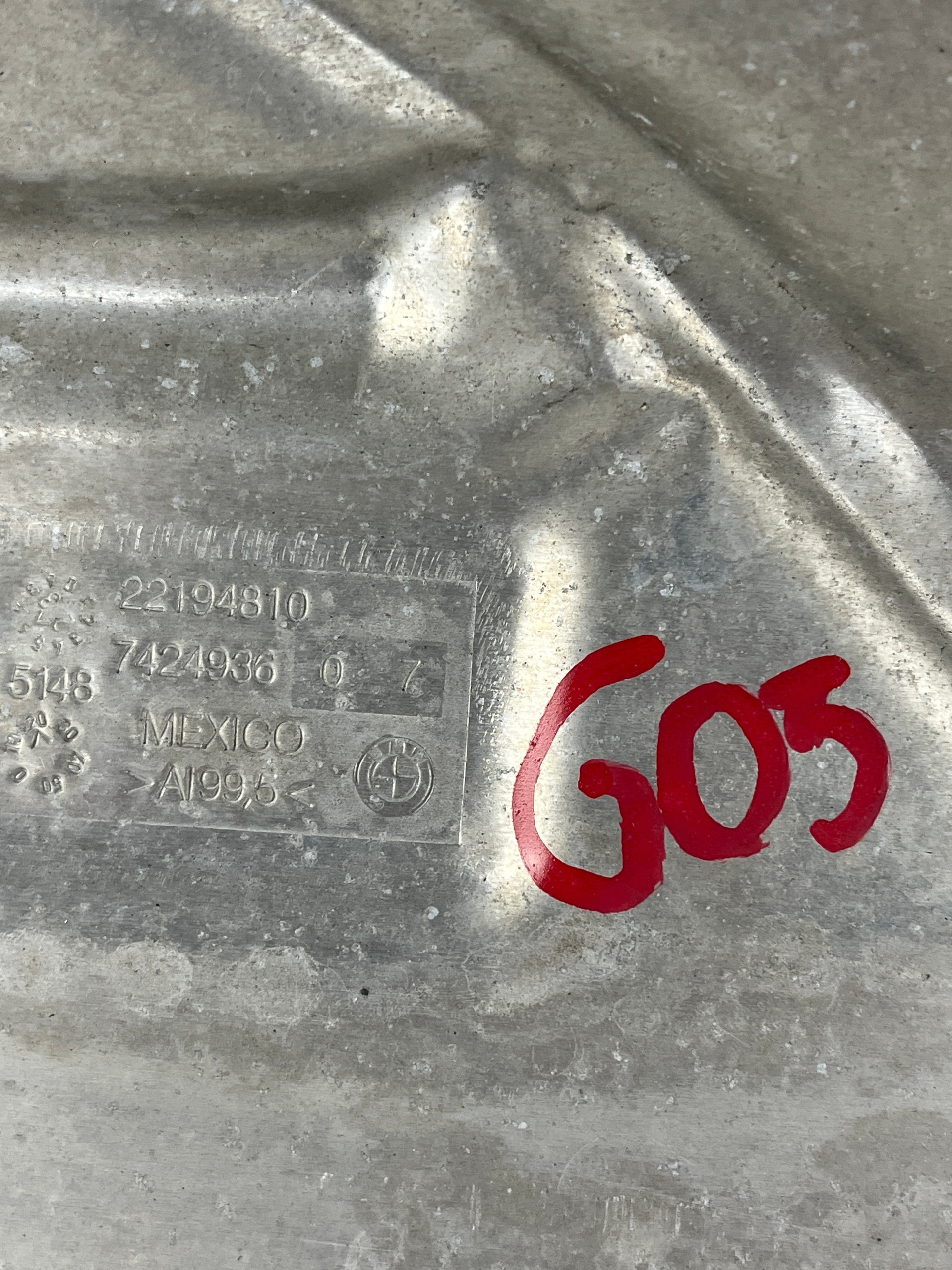 Escudo térmico BMW X5 G05 OEM 7424936 - Usado image 3