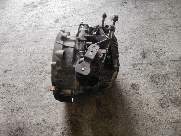 Vaihteisto 1.8 CDI 136 hv Mercedes A-luokka W176 A1762610101 2463601300