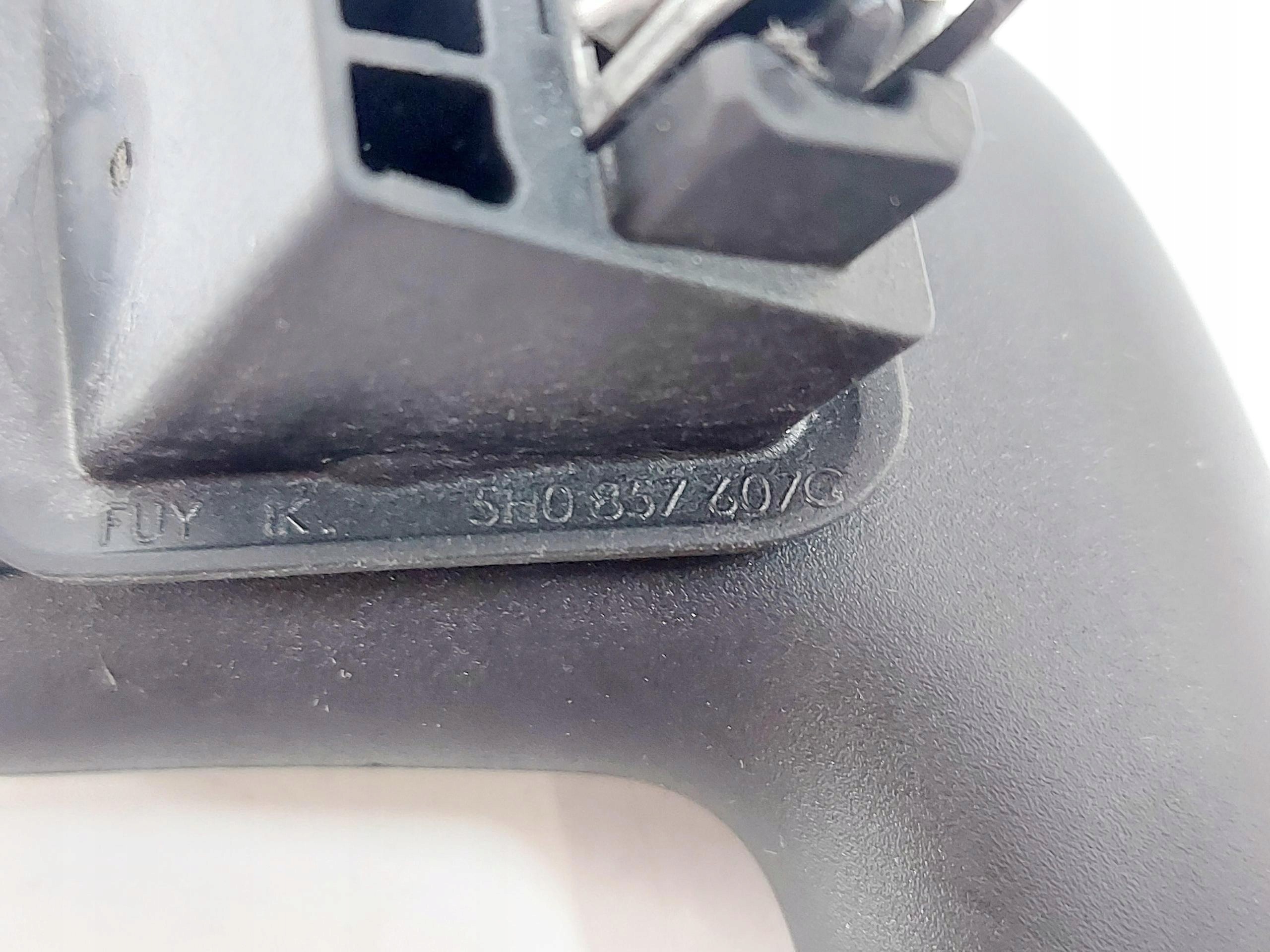 OEM 5H0857643C VW Passat B9 Variant 2.0 TDI 110kW 2024 image 4