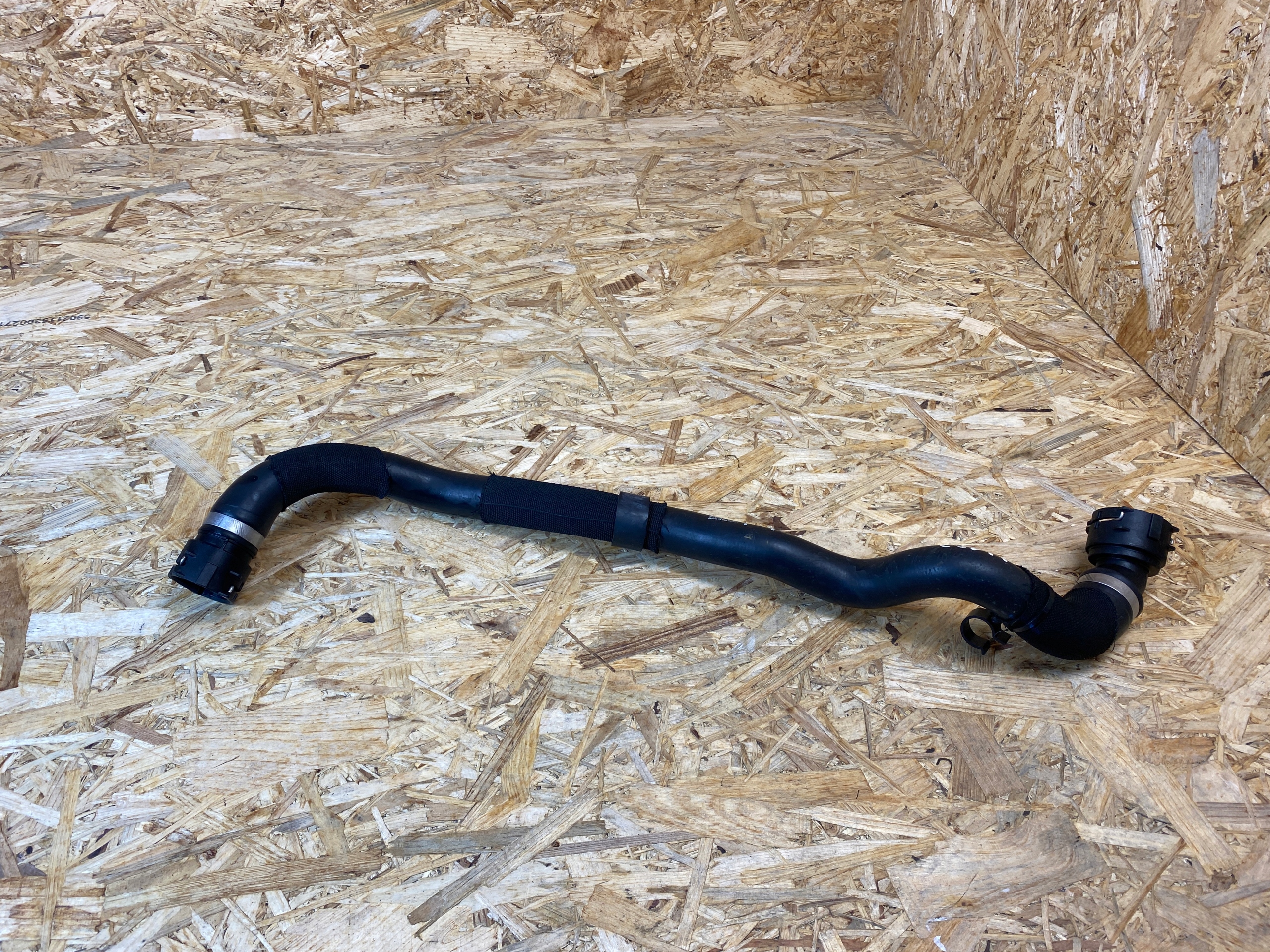 Tuyau d'eau Volvo OEM 32325219 pour XC40 B4 Mild-Hybrid image 5