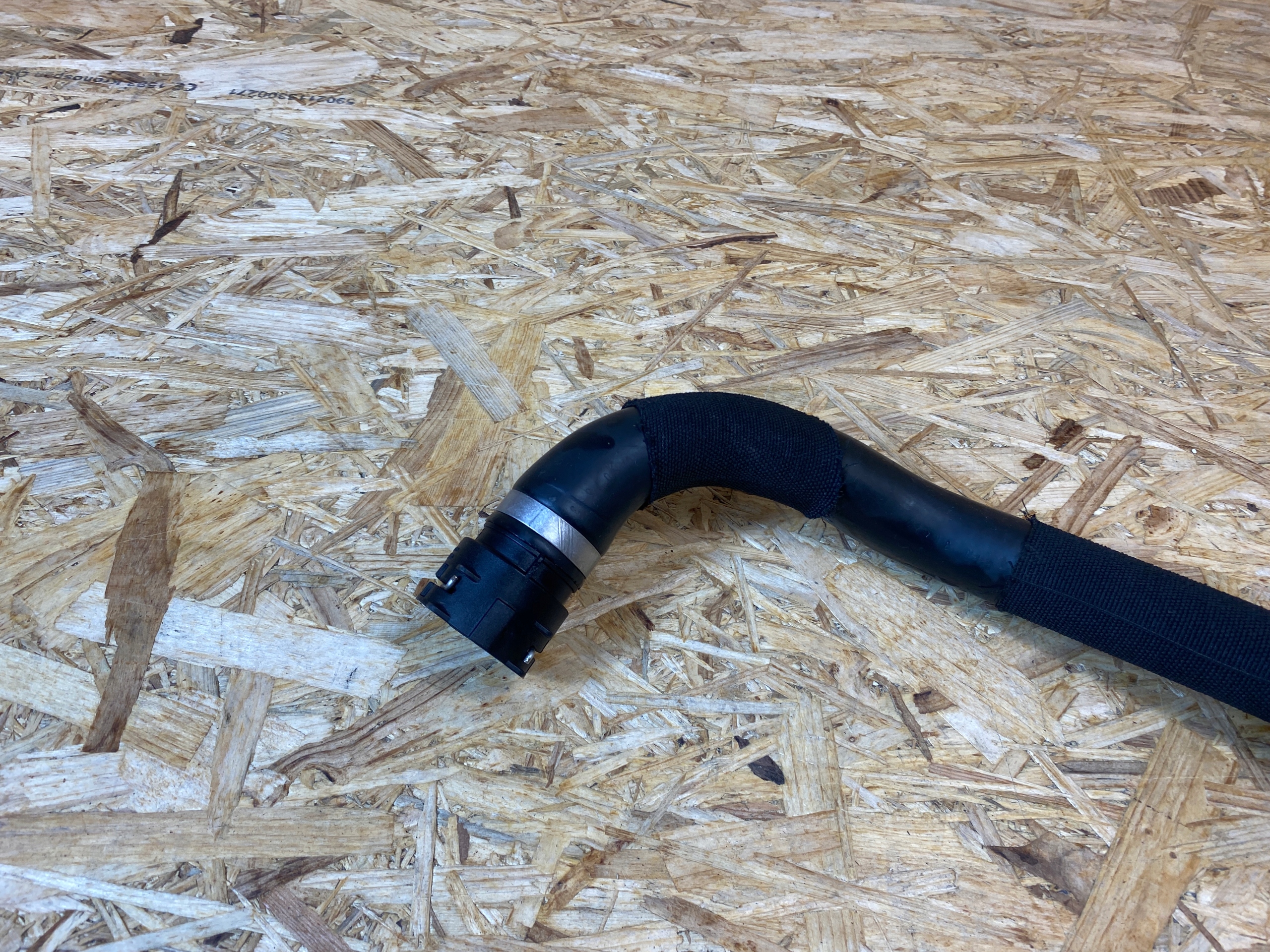 Tuyau d'eau Volvo OEM 32325219 pour XC40 B4 Mild-Hybrid image 6
