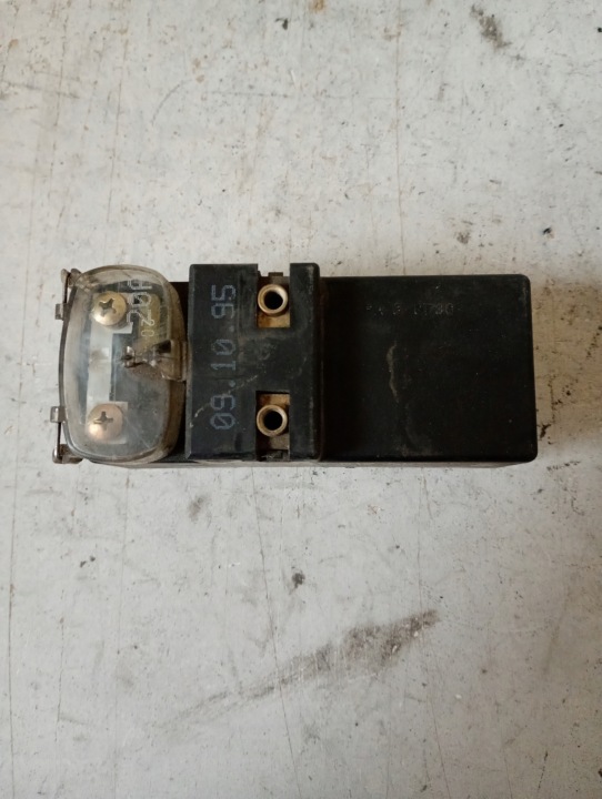 VW PASSAT B4 Jäähdyttimen tuulettimen ohjain 357919506A