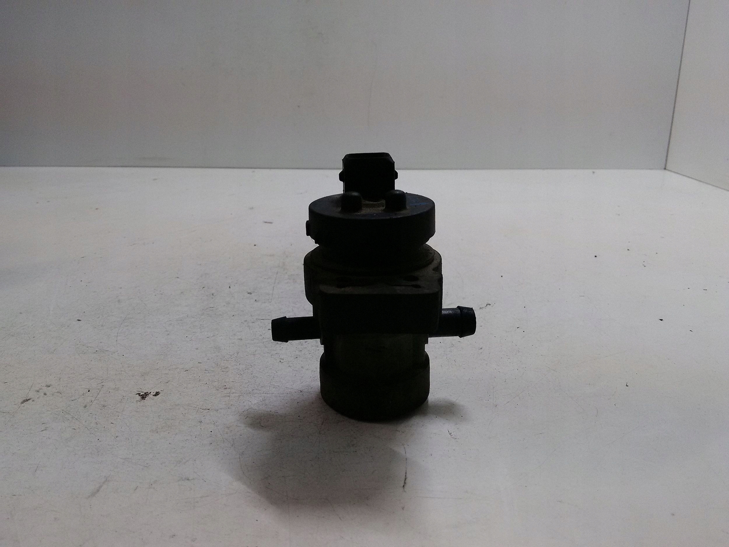 Válvula de vacío OEM 0004701993 para Mercedes W210 2.3L image 2