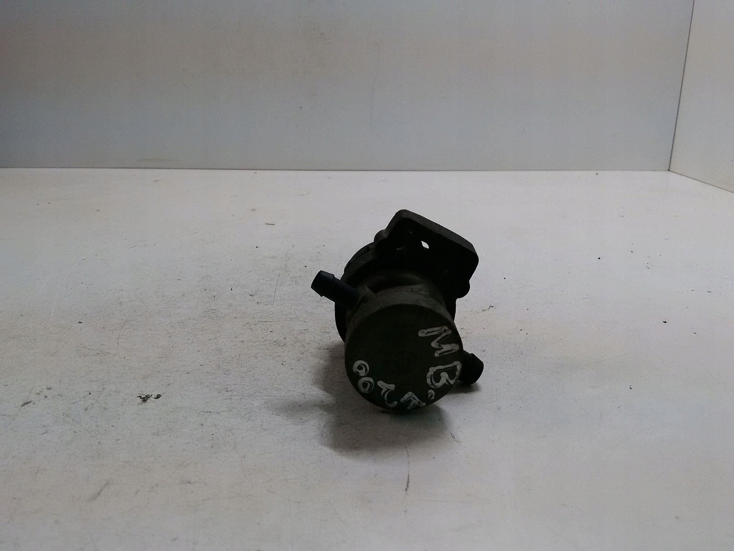 Válvula de vacío OEM 0004701993 para Mercedes W210 2.3L image 3