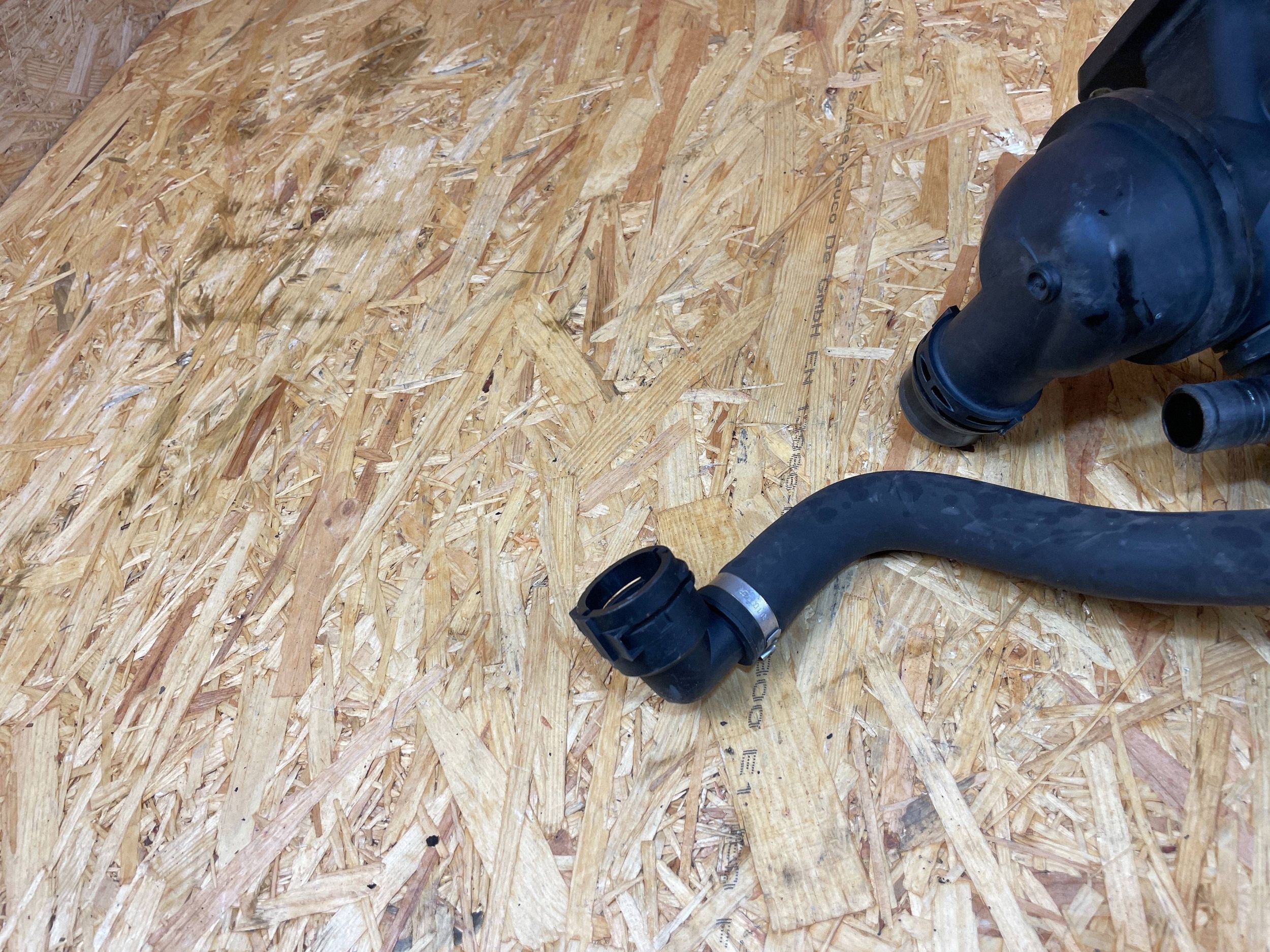 Termostathus OEM G4D3-8575-AD för Jaguar F-Pace image 10