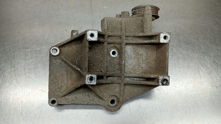 Generatorfäste 028260885A Audi A4 B5 Passat B5