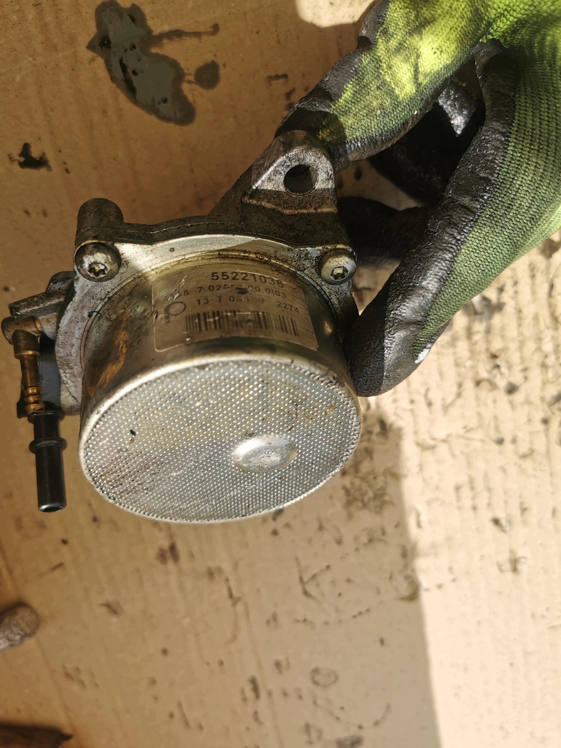 Fiatin tyhjiöpumppu OEM 55221036 Doblo II 1.3 M-Jetille