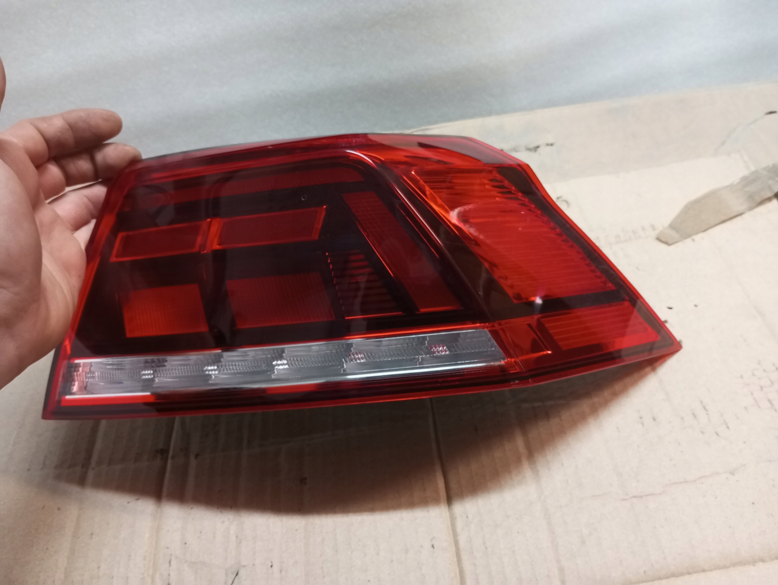 Baklykta VW Passat B8 lift bakre som ny 3G5945096J image 5
