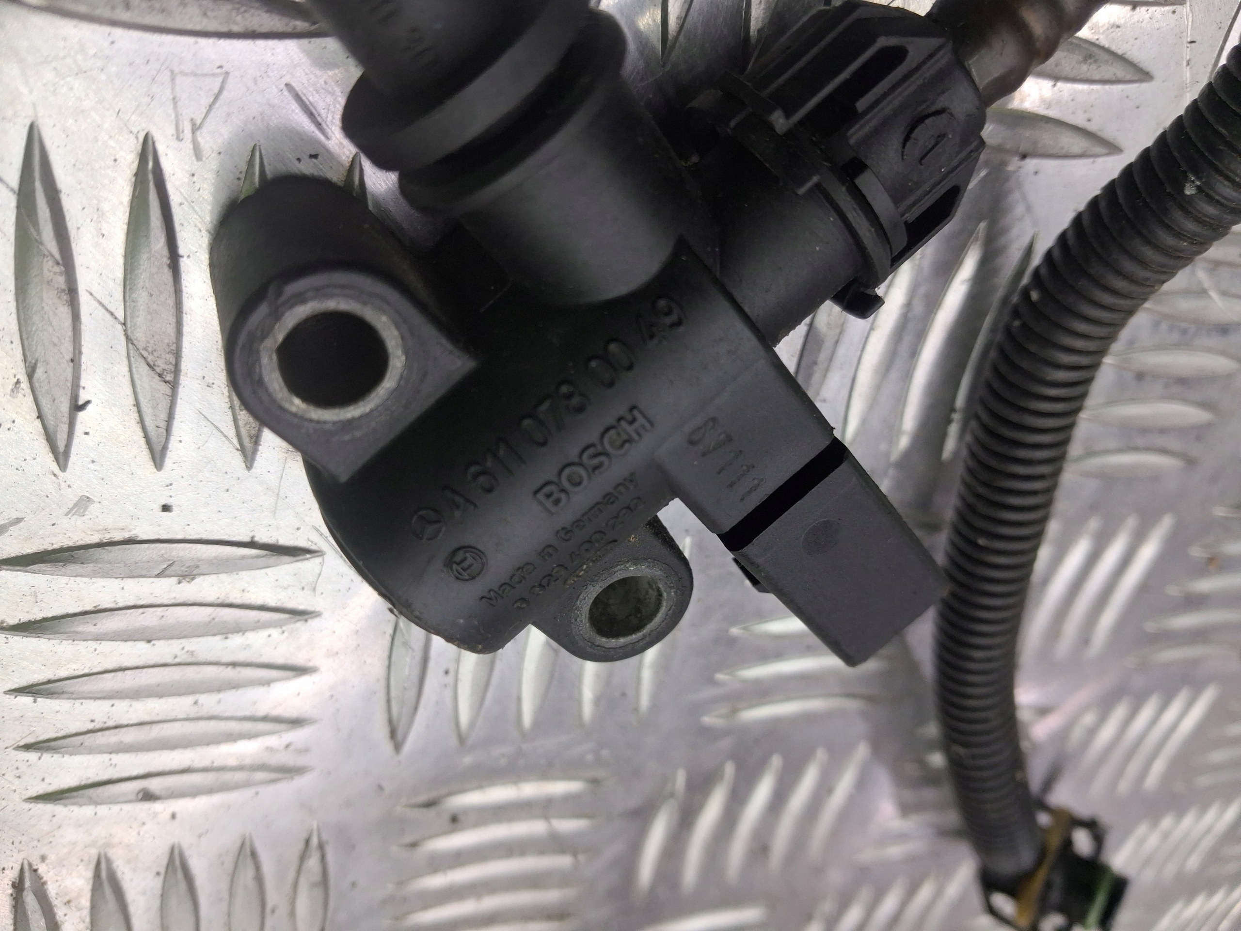Polttoaineen takaiskuventtiili OEM A6110780049 Mercedes C