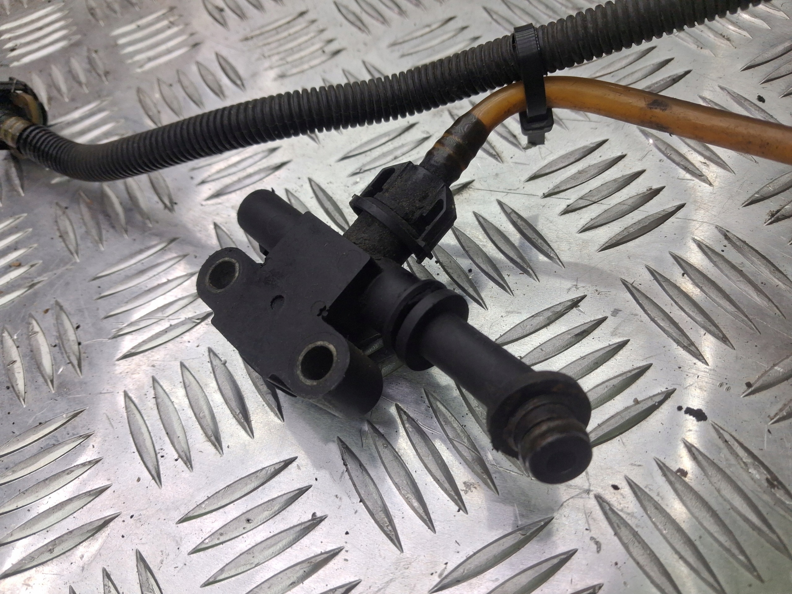 Válvula de retenção combustível OEM A6110780049 Mercedes C image 3