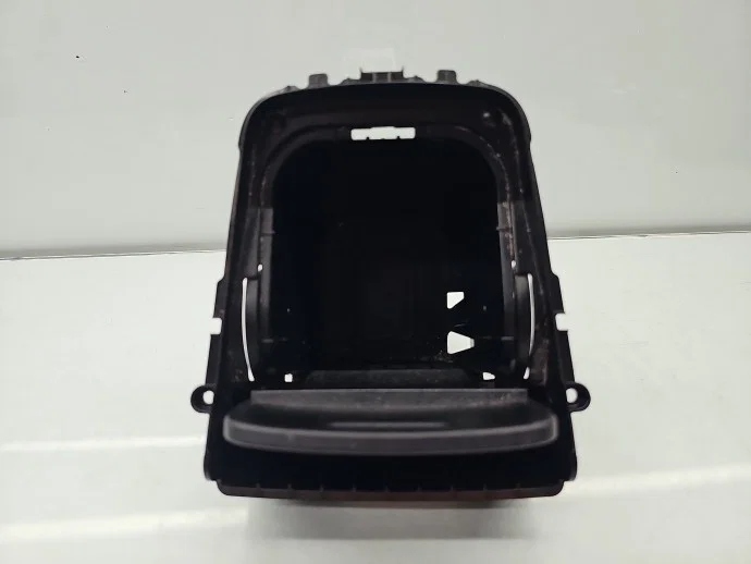 Keskustunneli OEM A1766807400 Mercedes CLA:lle 13-19