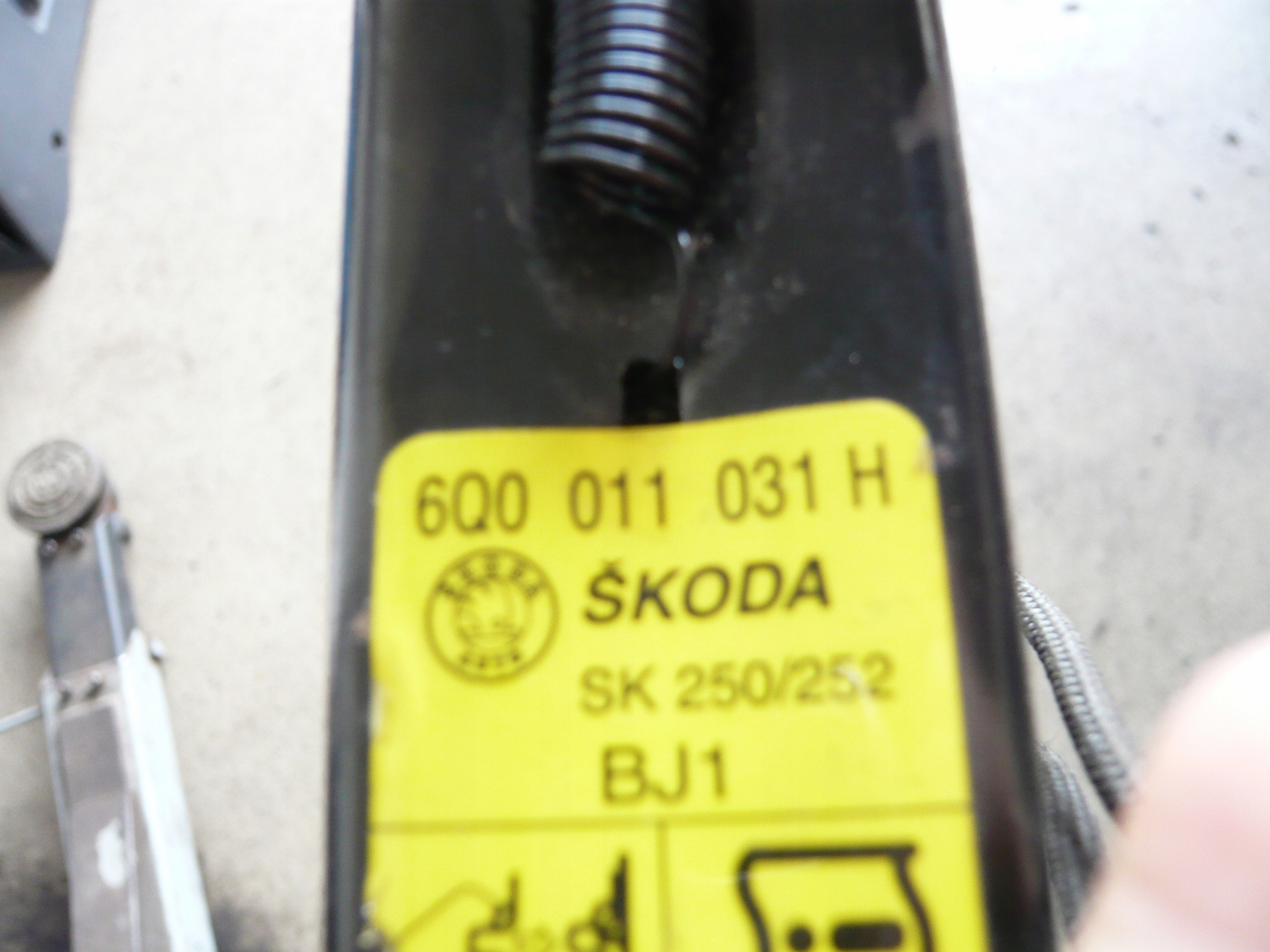 VW Polo 6Q tunkkiavain OEM 6Q0011031H - Käytetty