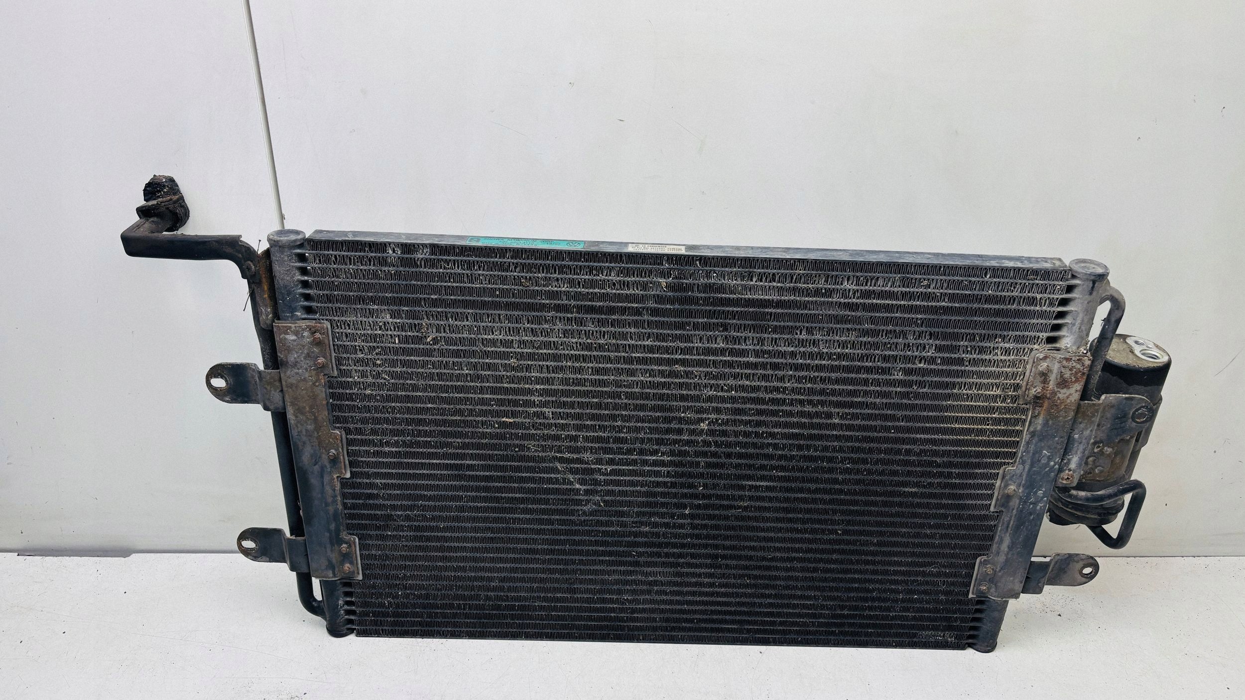 Käytetty AC-kondensaattori OEM 1J0820411B VW Golf IV 1.6