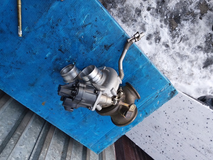 Bmw m5 f90 m6 f92 x6m turbosprezarka turbina 7852372