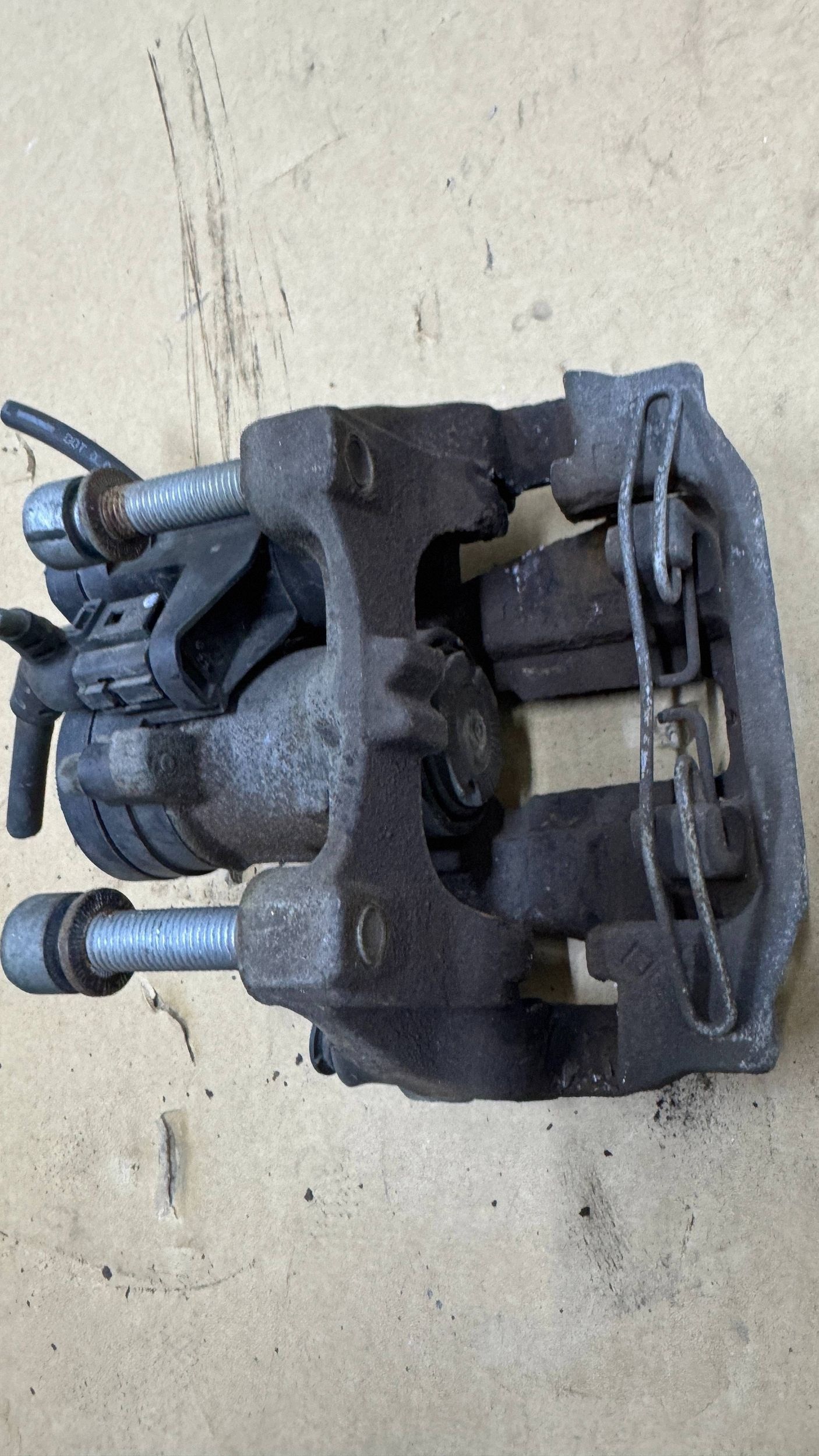 Audi A3 Taka jarruventtiili OEM 5R3615406 Käytetty