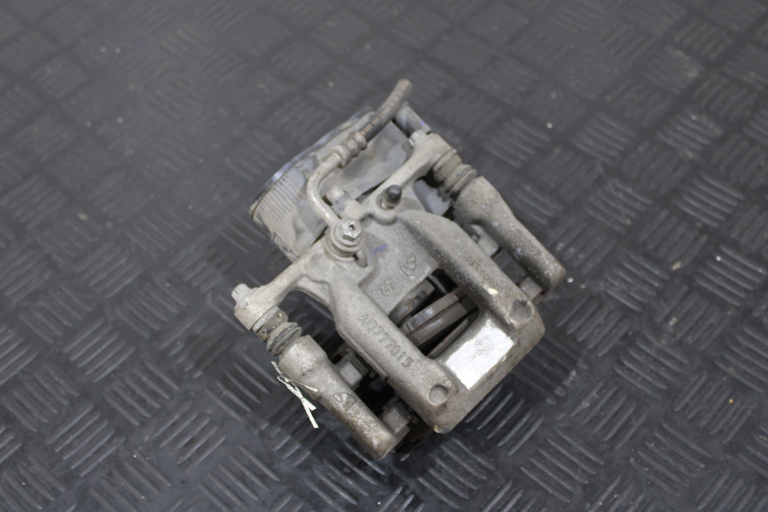 Bremszange hinten OEM 9819060980 für Peugeot 3008 Hybrid image 2