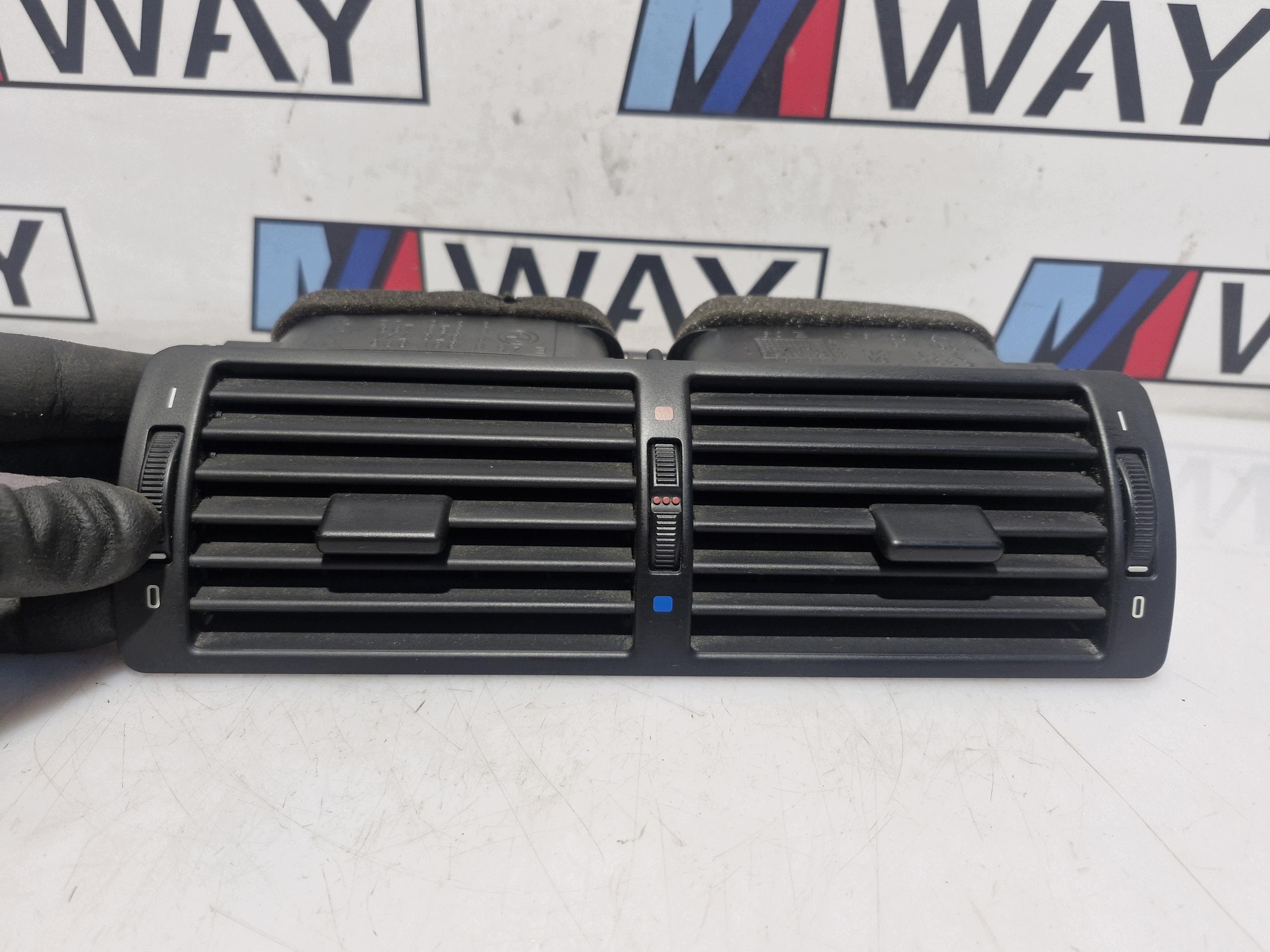 BMW 3 E46 keskusilmastointiristikko OEM 8391179