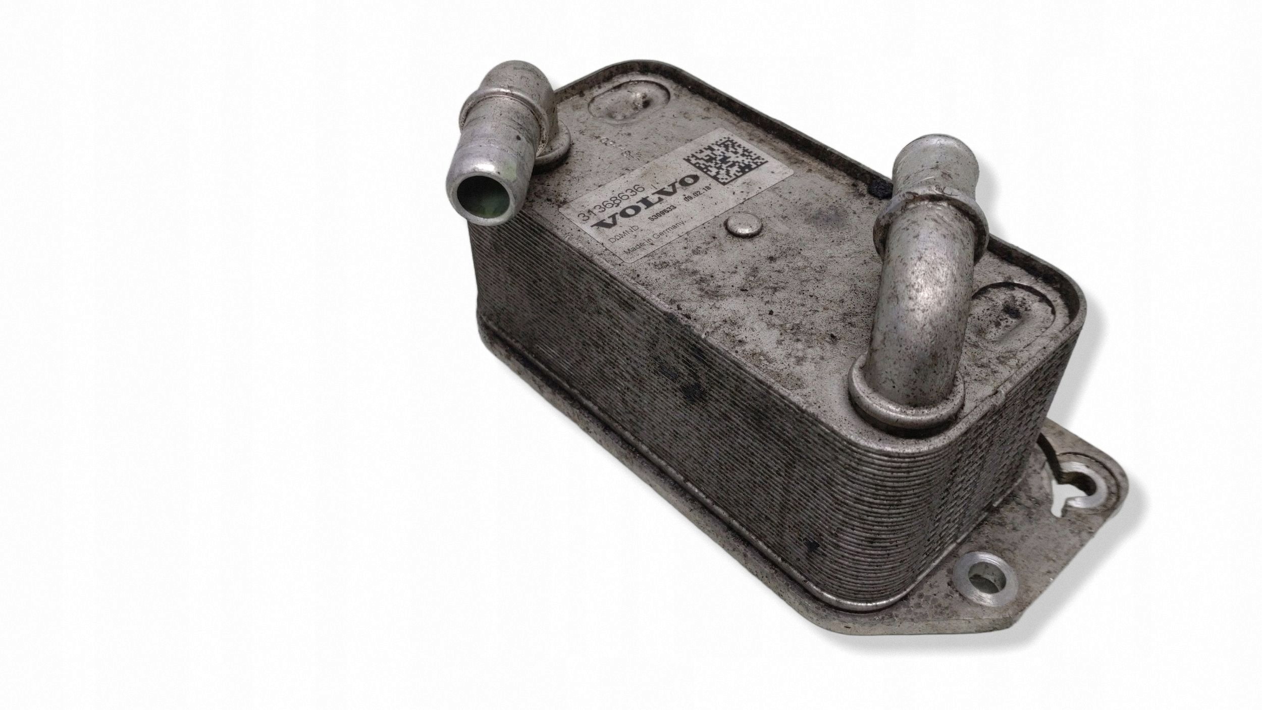 Arrefecedor de óleo Volvo V70 2.0 D4 OEM 31368636 Usado image 2