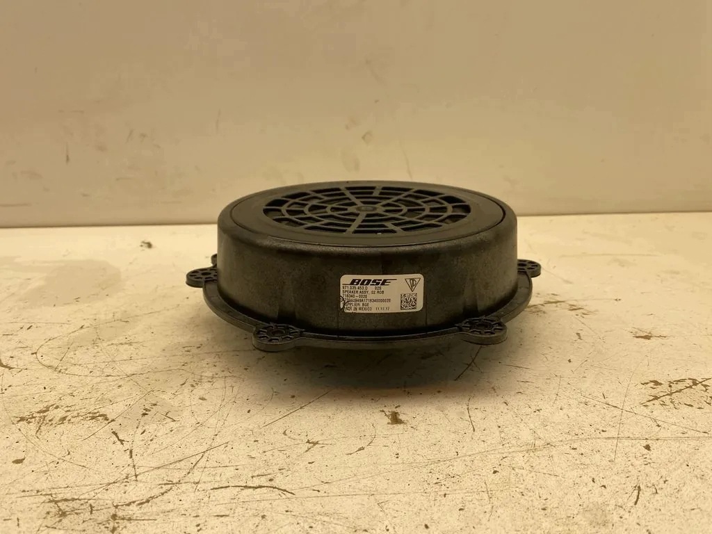 Bose ovenkaiutin OEM 971035453D Porsche Panamera 971:lle