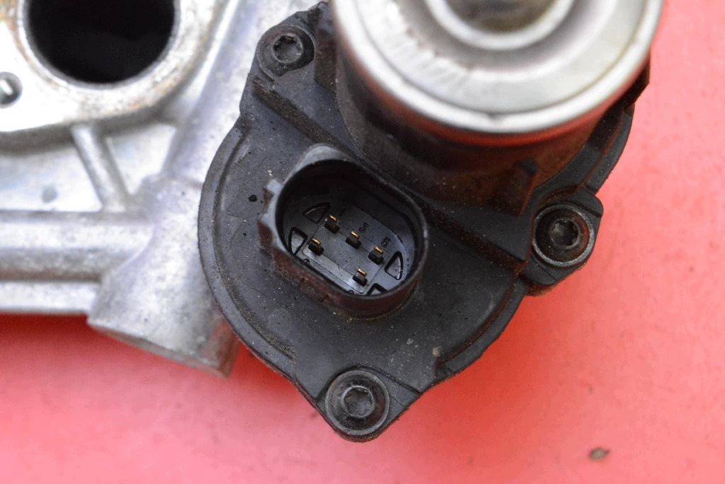 Arrefecedor EGR OEM 03L131512DQ para Volkswagen Golf VI image 6