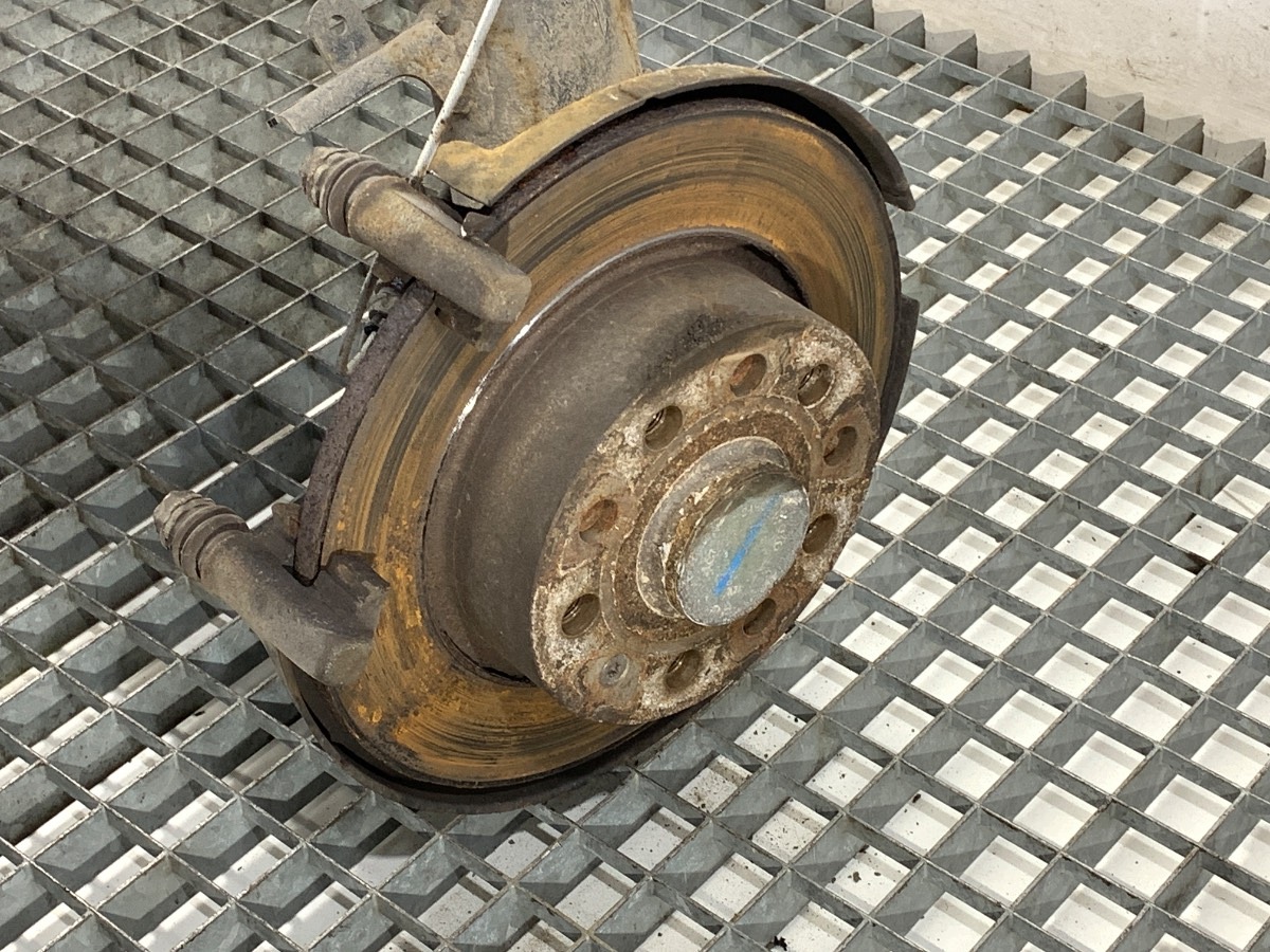 Viga do eixo traseiro OEM 5Q0501049AD - Skoda OE image 5