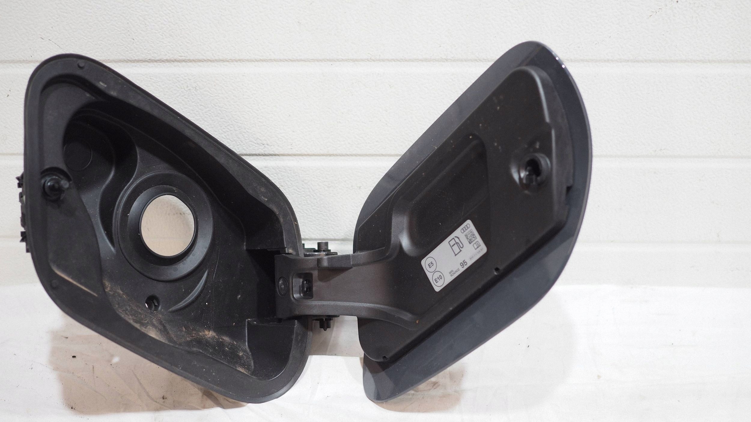 OEM 8B3809906 Brake Pad Insert - Used Audi OE image 4