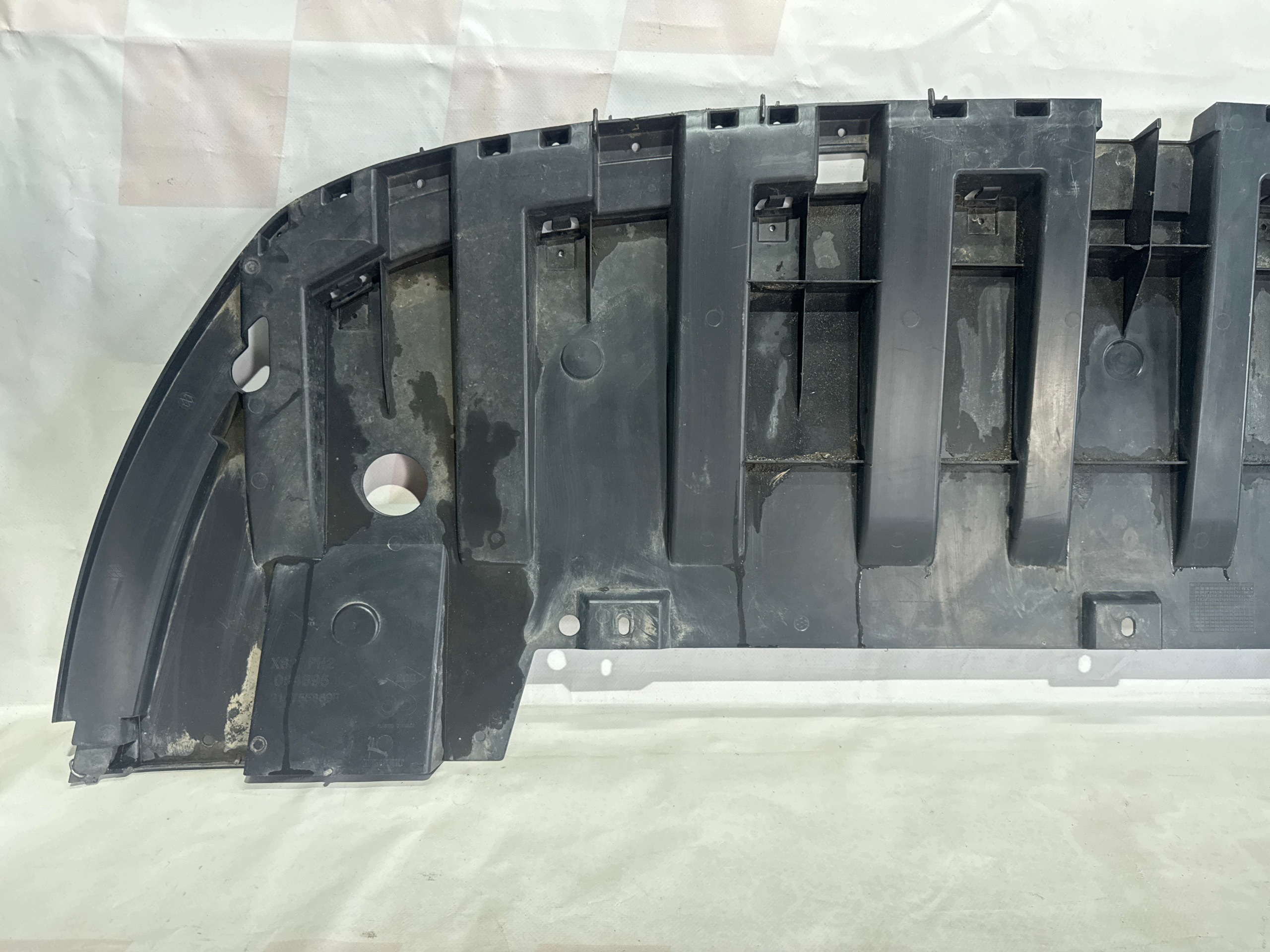 Escudo do para-choques dianteiro OEM 214755869R Renault image 6