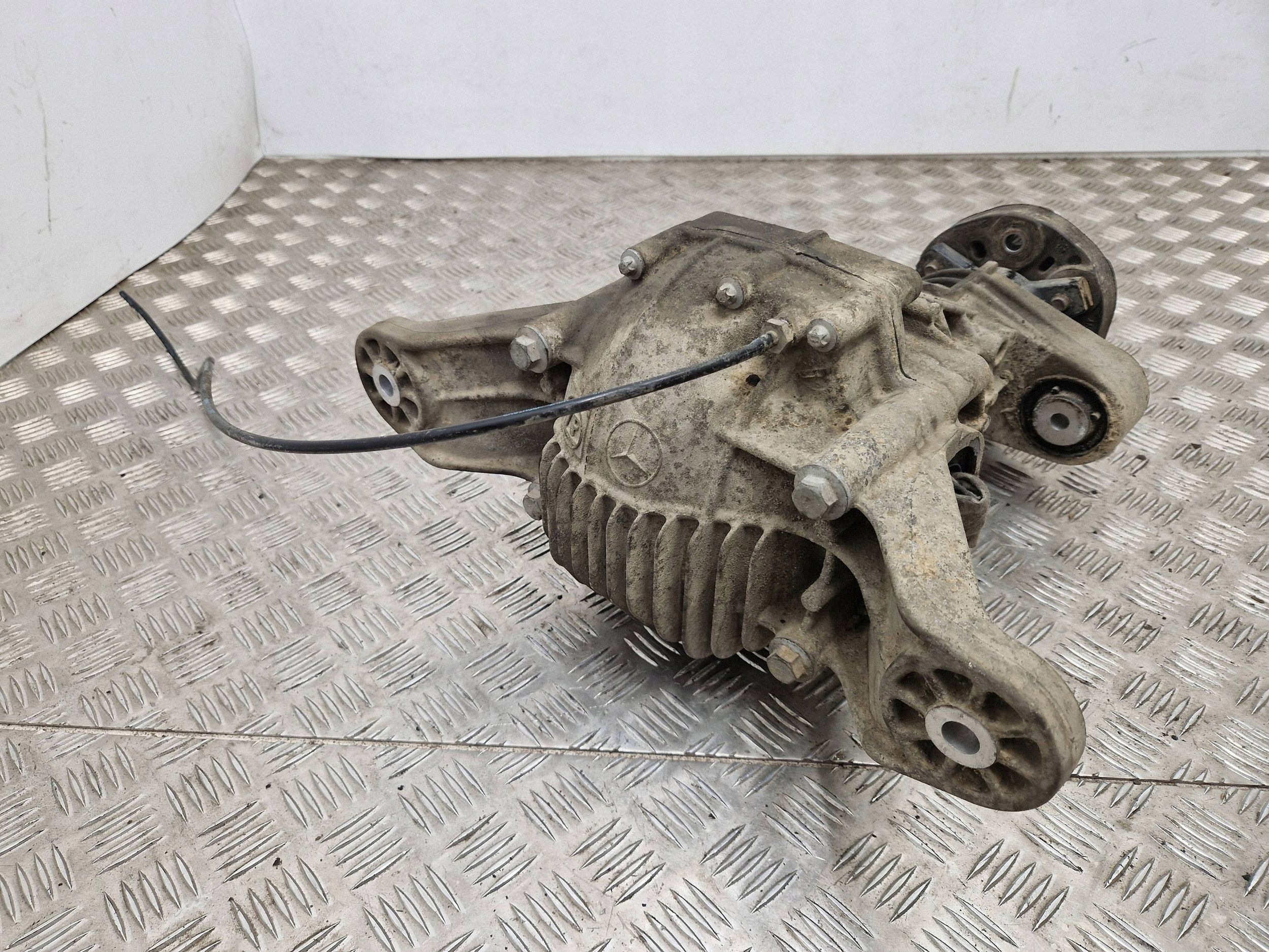 Mercedes-Benz ML W164 Achterdifferentieel OEM 4460310032 image 4