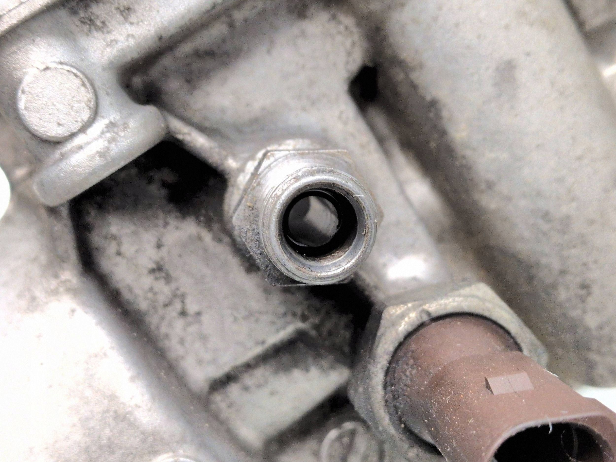 Ölfilterbasis Skoda Yeti OEM 045115389H - Gebraucht image 6