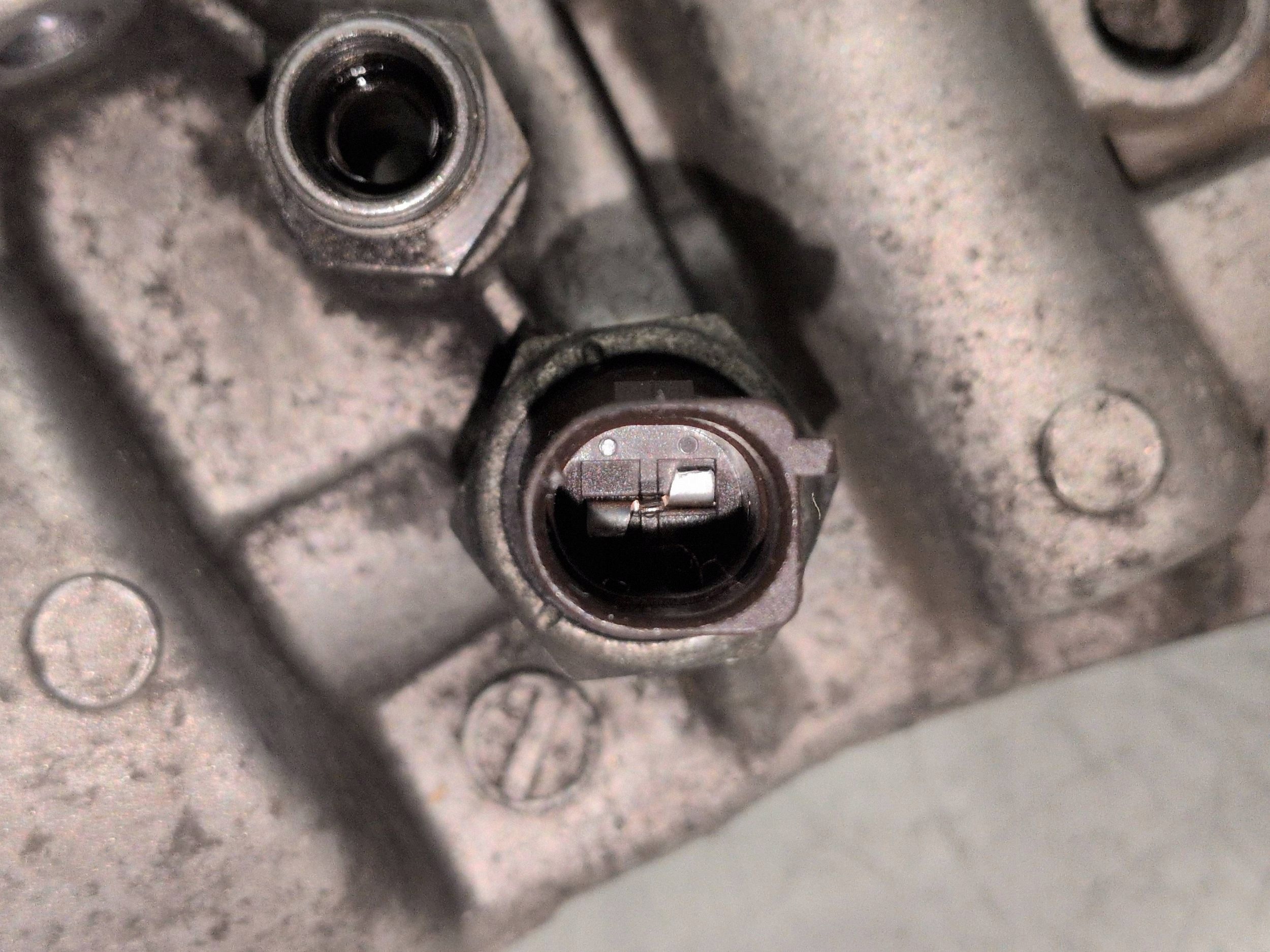 Ölfilterbasis Skoda Yeti OEM 045115389H - Gebraucht image 7