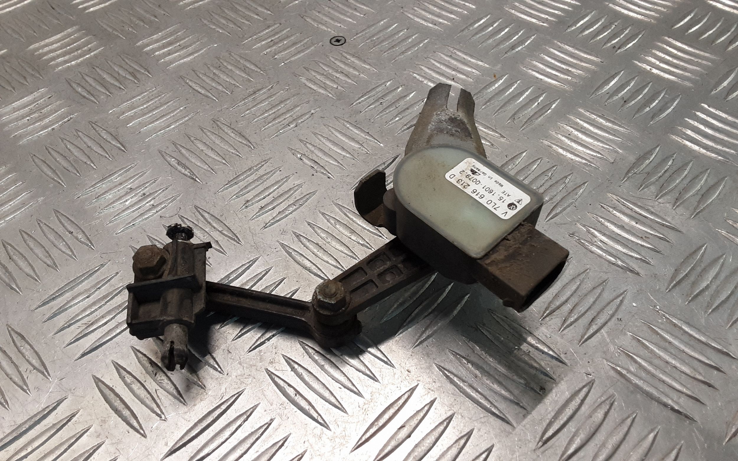 Capteur de Niveau Phare Audi OEM 7L0616213D image 2