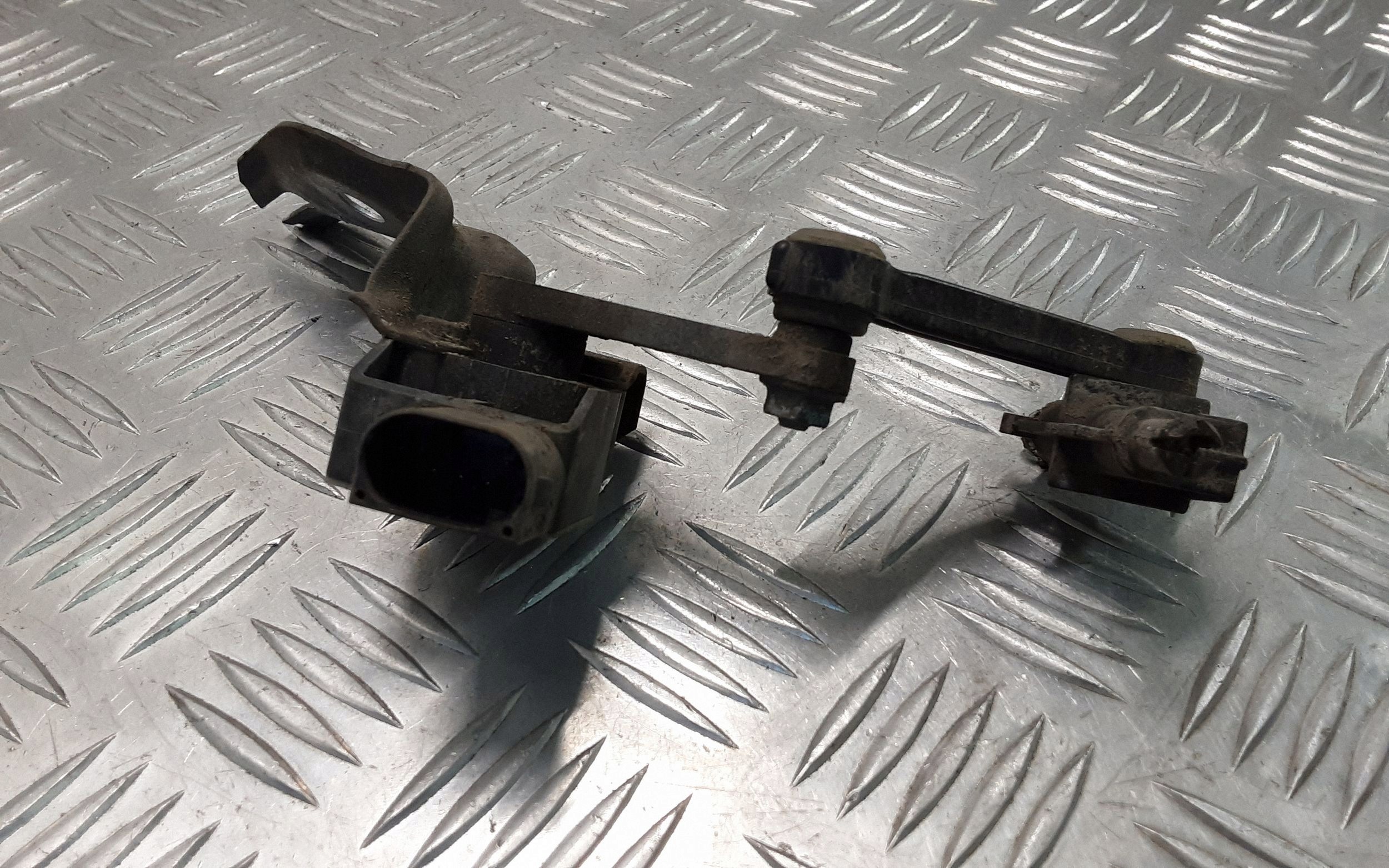 Capteur de Niveau Phare Audi OEM 7L0616213D image 3