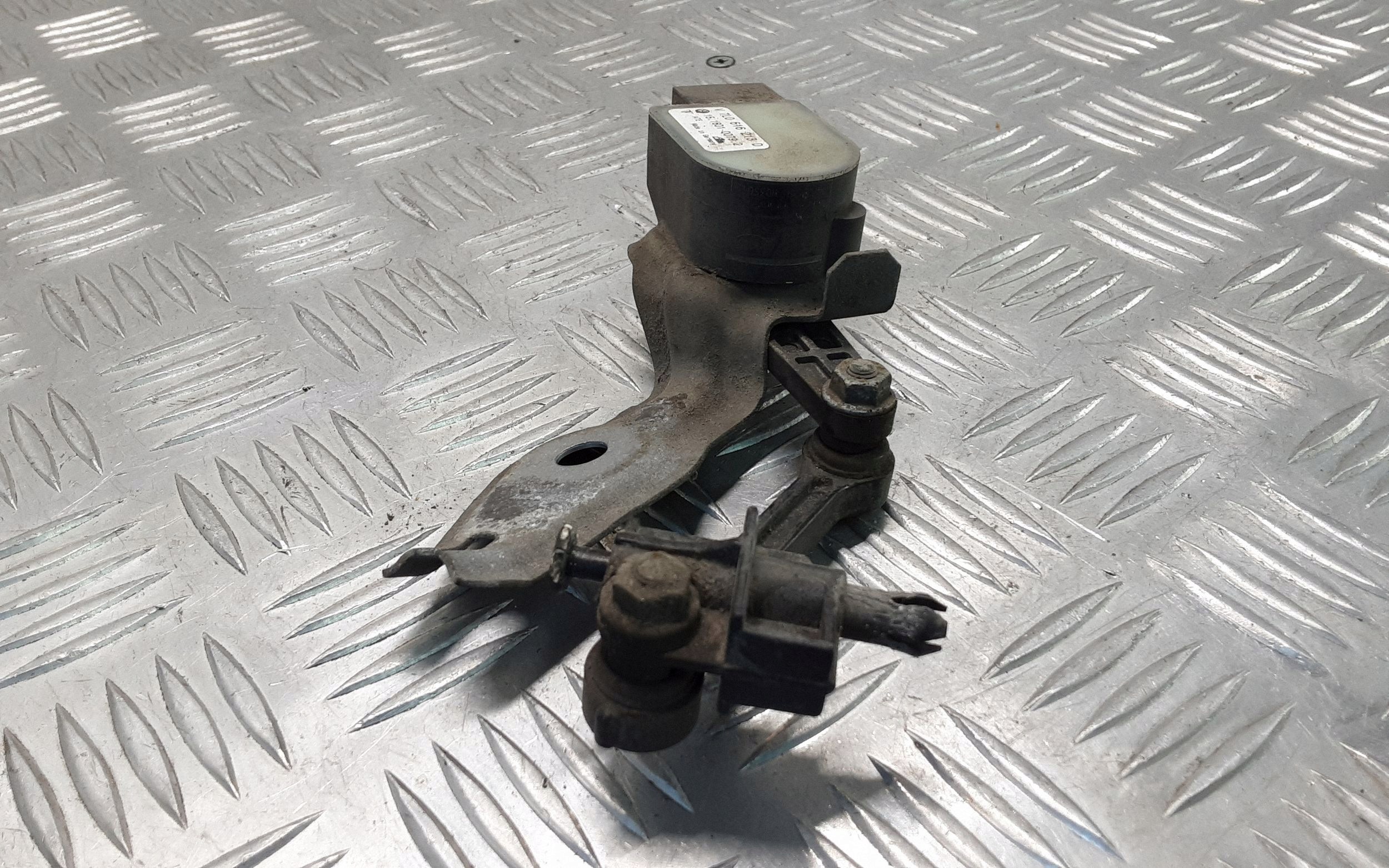 Capteur de Niveau Phare Audi OEM 7L0616213D image 4