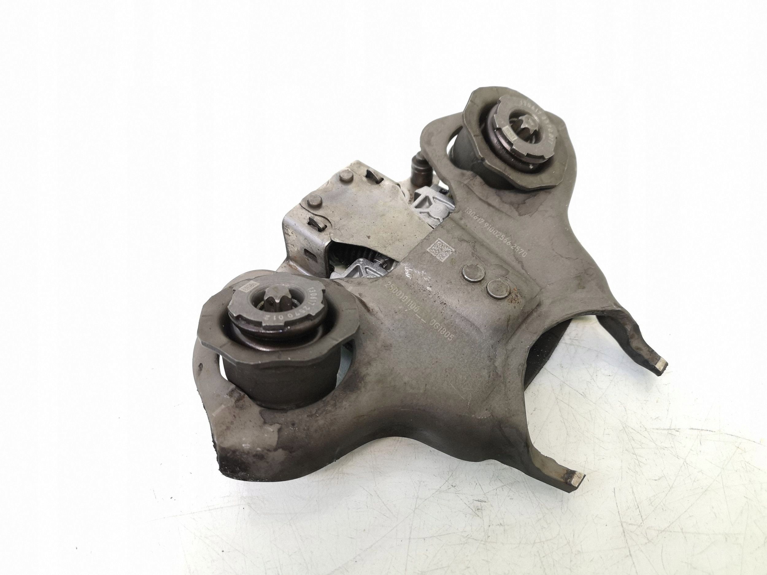 Garfo da embraiagem Renault OEM 2500181100 - Usado image 2