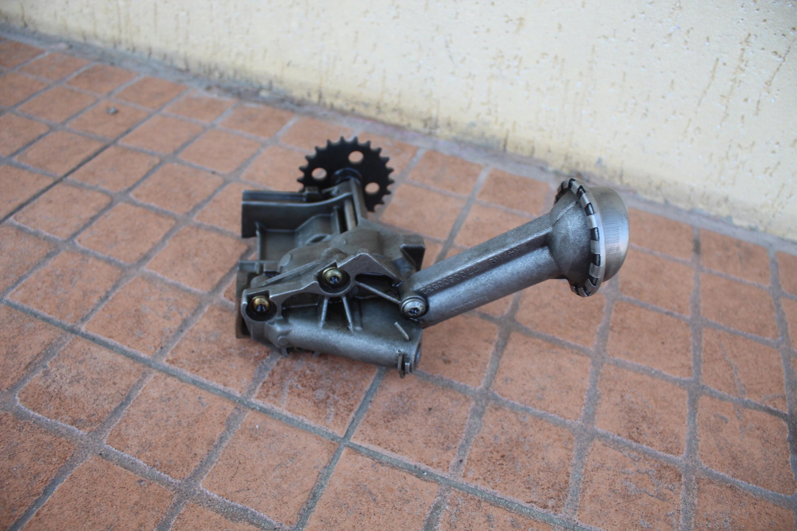 Öljypumppu Renault OE OEM 8200307174 1.5 dCi