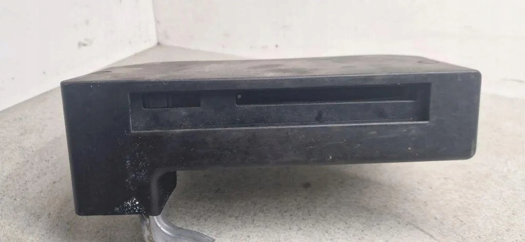 Lexus RX 400h DVD-speler Wisselaar OEM 86841-50100 image 2