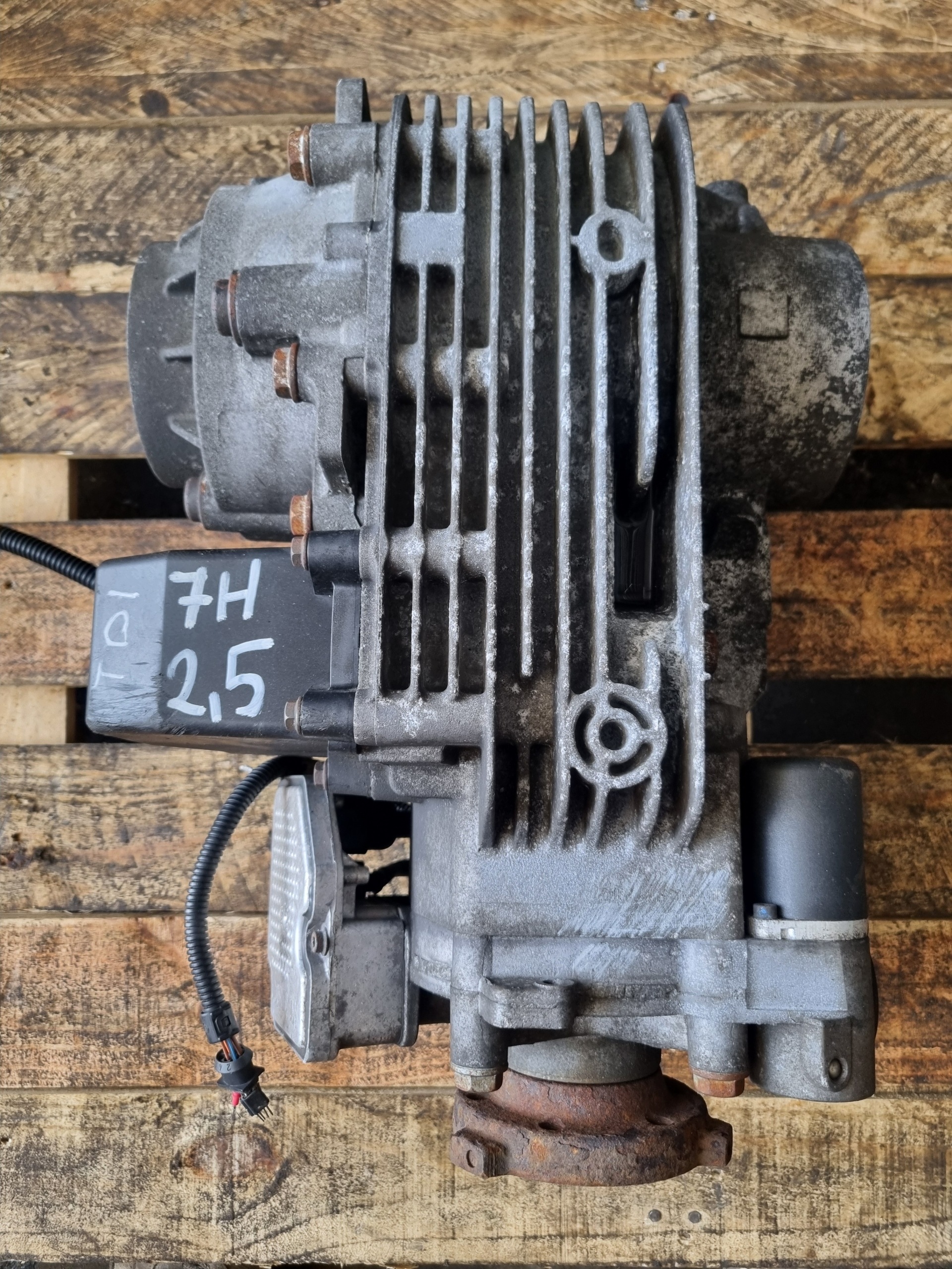 OEM 02W525010G Taka-akselin tasauspyörästö VW Transporter