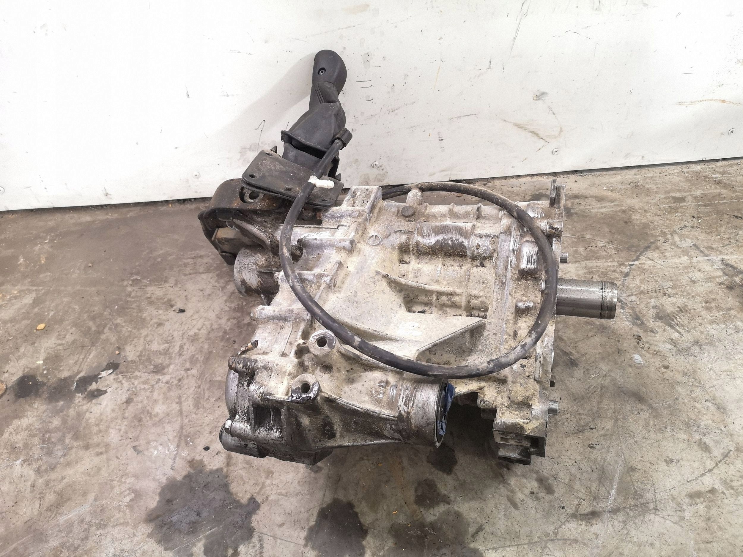 Caixa de transferência Suzuki OEM 14SZM012 - Usado image 2
