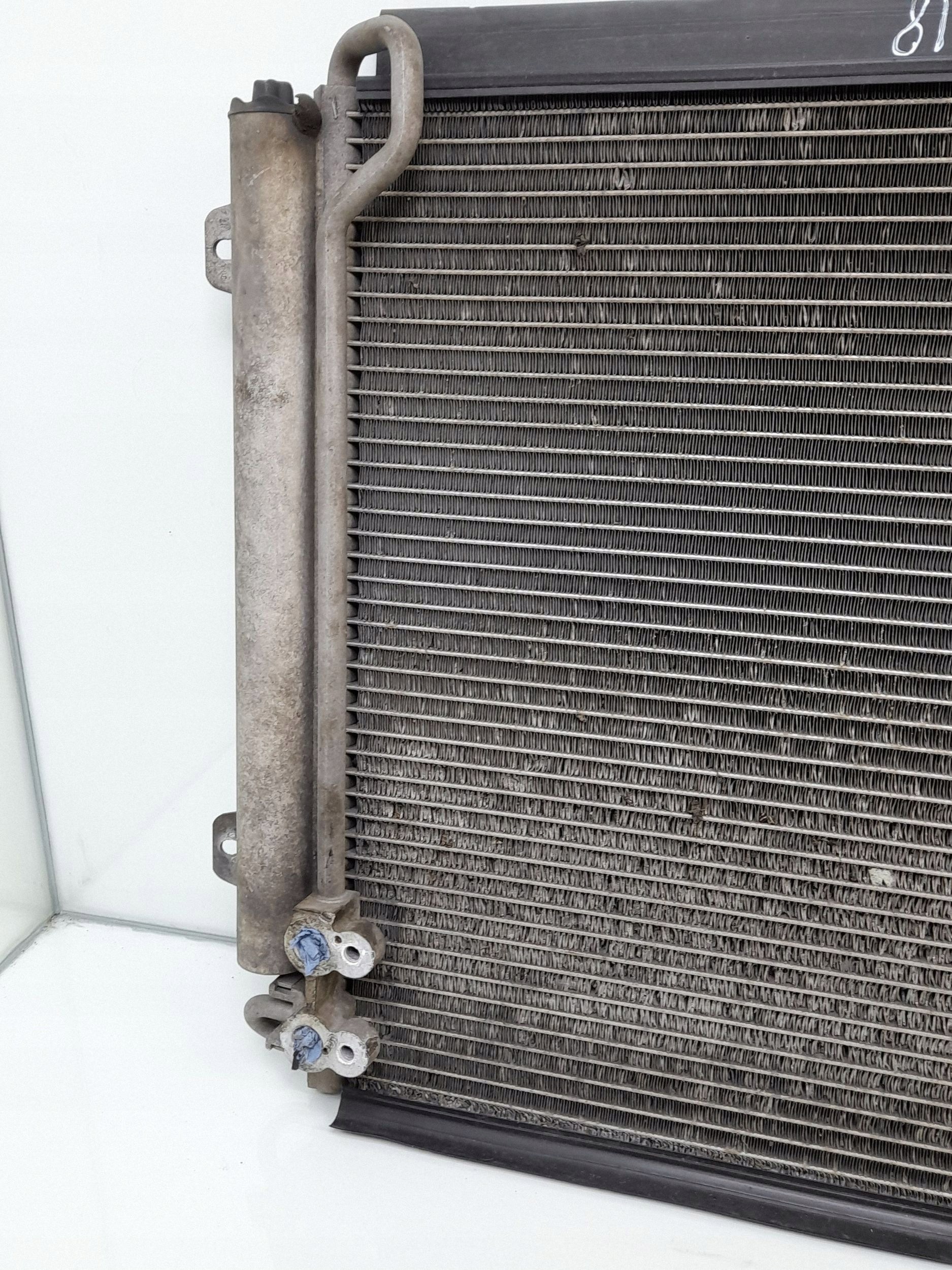 Käytetty Volkswagen AC-kondensaattori OEM FRC38445