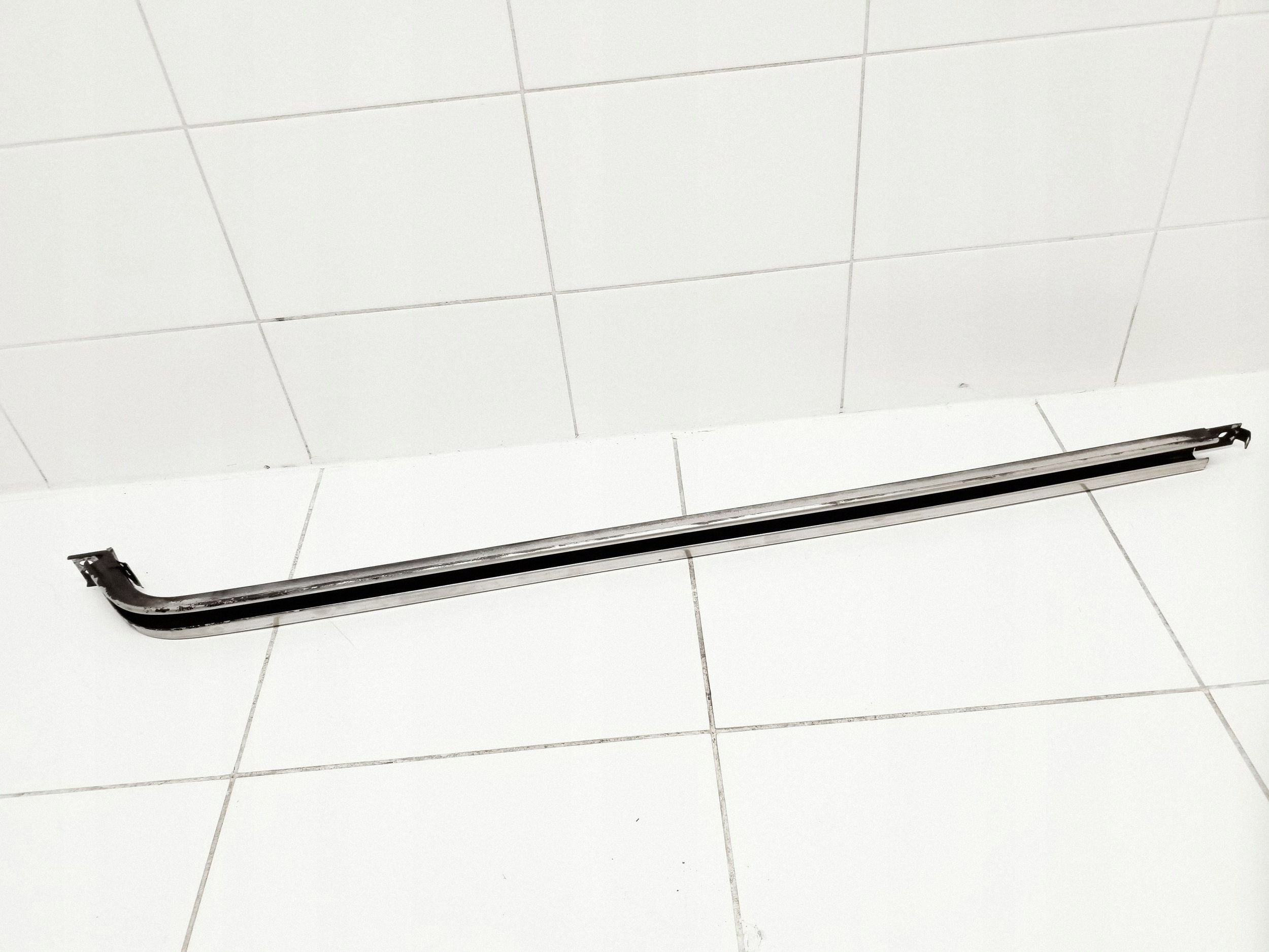 Liukuoven ohjainkisko OEM 7D1843872 VW T4:lle