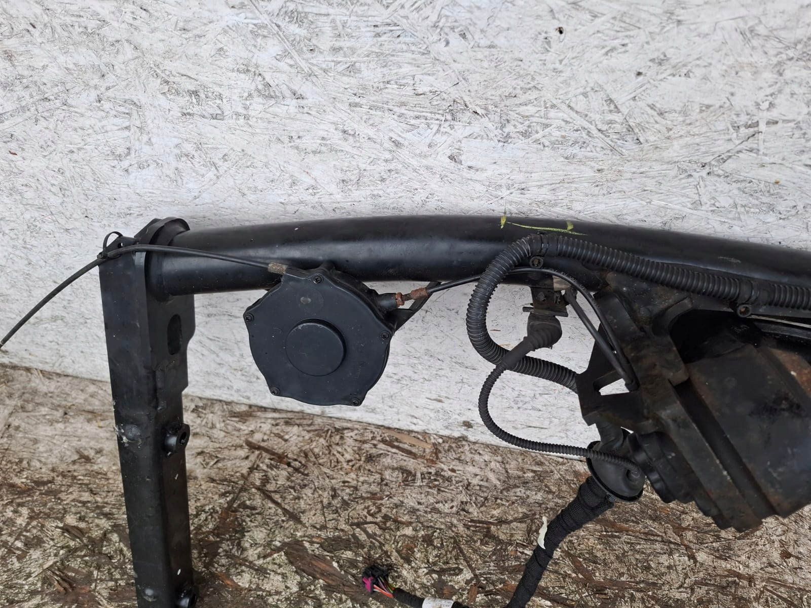 Audi A6 C7 4G0 Tow Hook OEM 4G0800491S - Used image 5